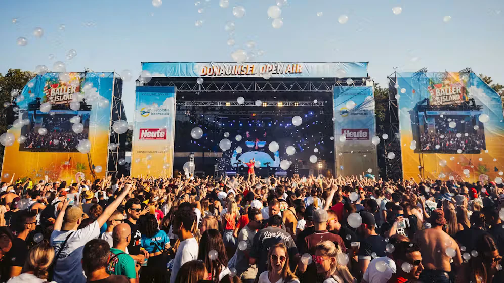 Von 80er, 90er, 2000er bis hin zu Top-Konzerten von Rita Ora & Roxette ist am Donauinsel Open Air für jeden Geschmack etwas dabei.
