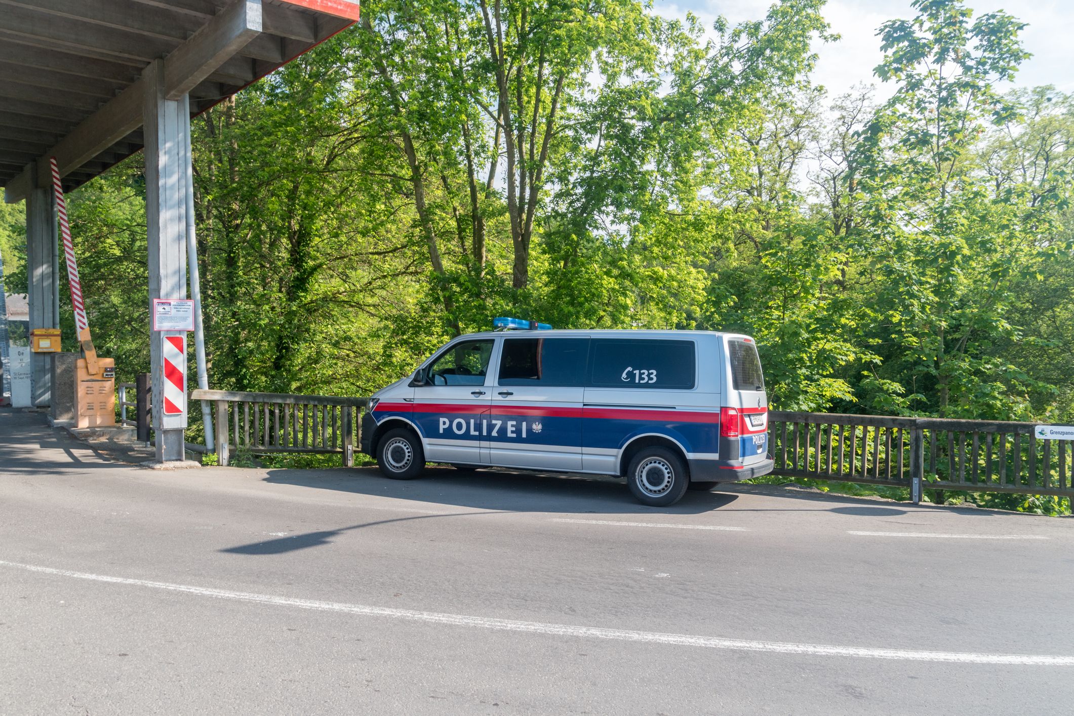 Das Duo konnte die Flucht ergreifen. (Symbolbild)
