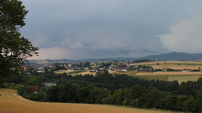In der Buckligen Welt ziehen mächtige Gewitter durch.