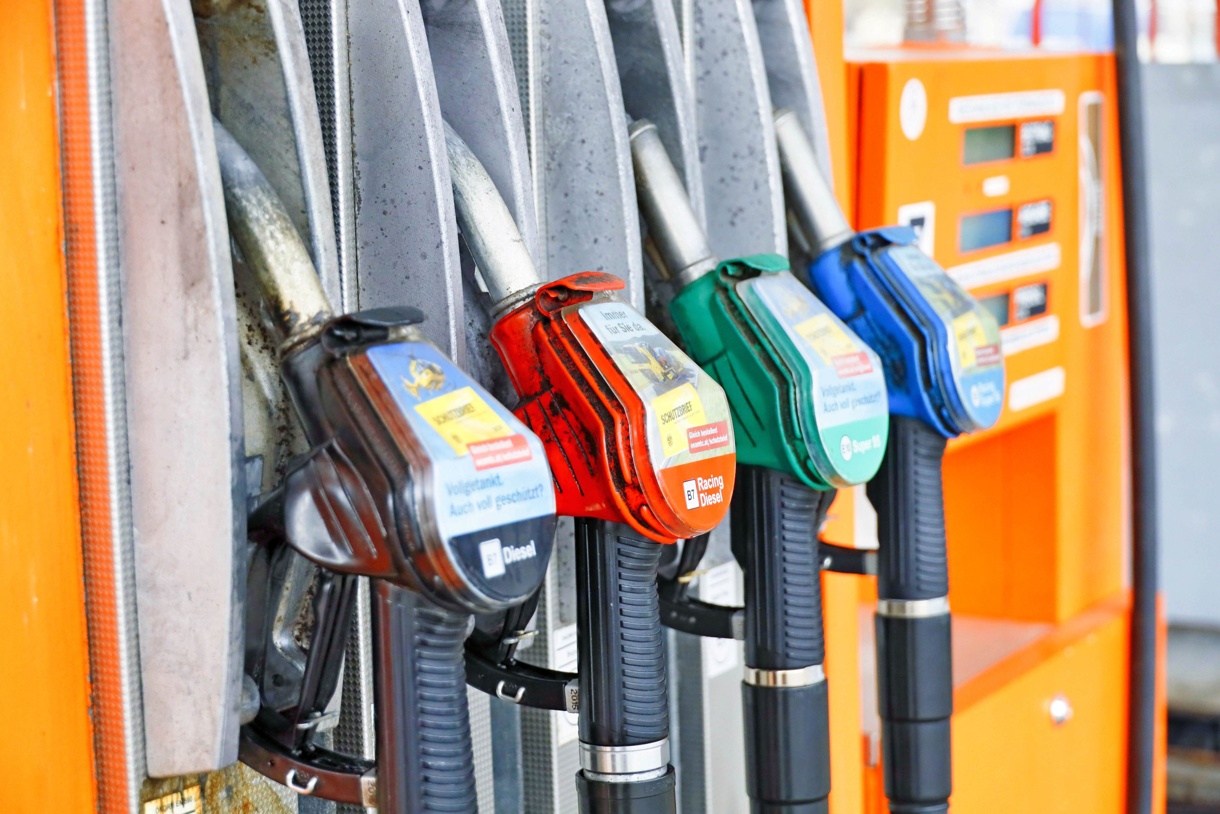 Bei einer Turmöl-Tankstelle in Linz wird für das Konsumieren alkoholischer Getränke ein Aufschlag fällig. (Symbolbild)