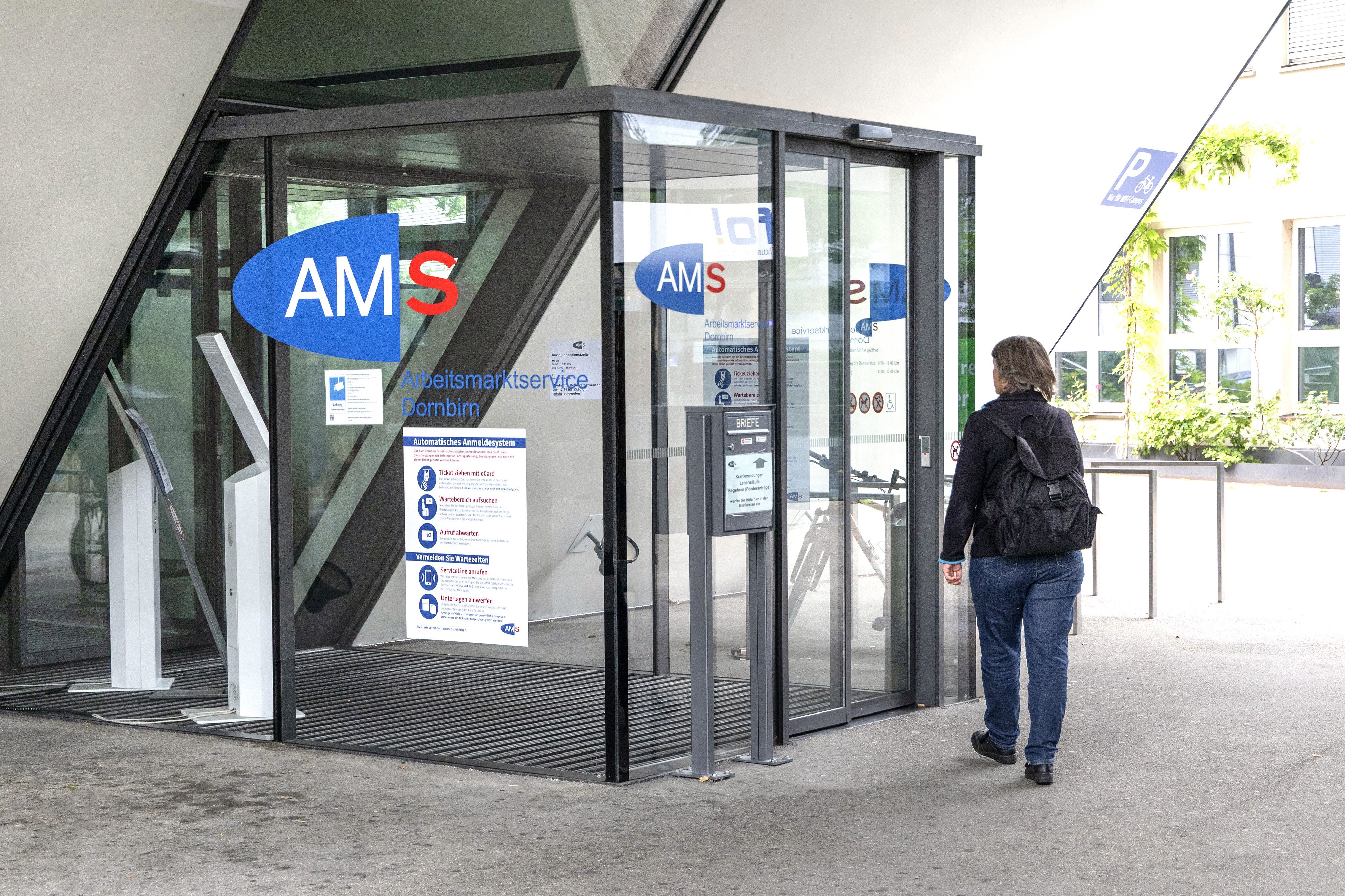 Die Arbeitsmarktlage war auch Ende Juni weiterhin herausfordernd.