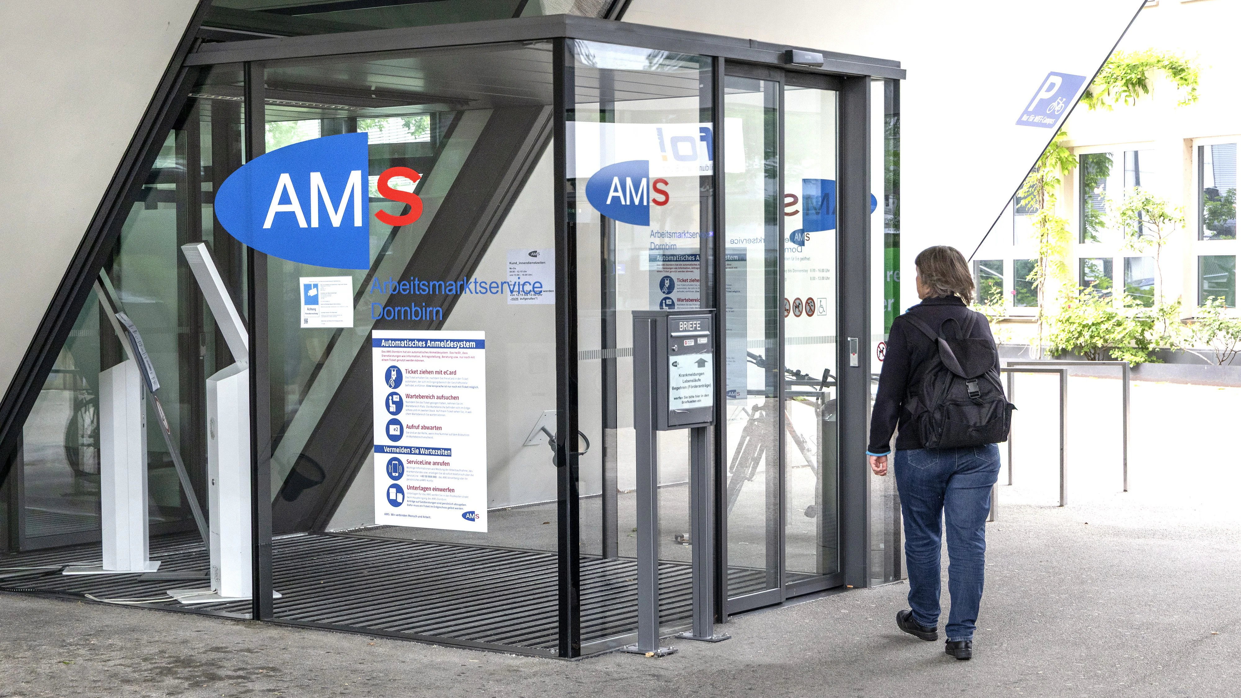 Arbeitsmarktlage auch Ende Juni weiterhin herausfordernd