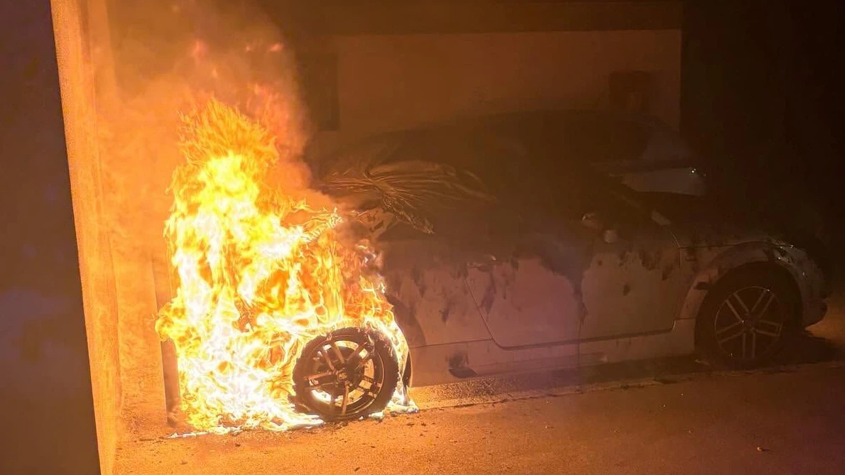 Heute.at - Brandserie – Teenager fackeln Autos und Müllinsel ab