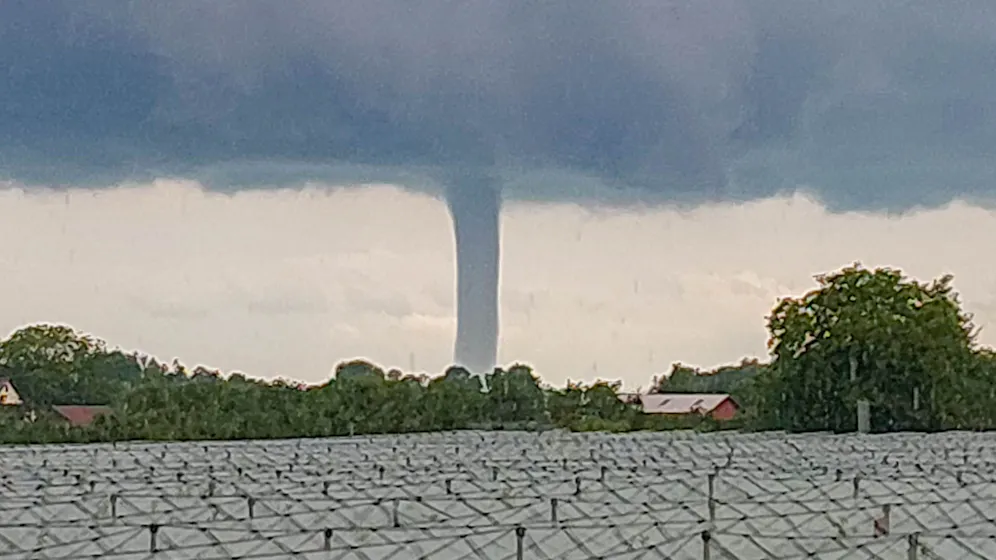 Heute.at - Gigantische Wasserhose zieht über den Bodensee