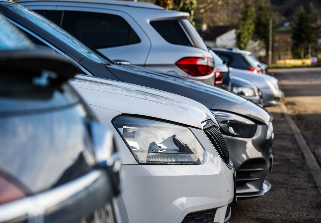 Ein Pensionist soll jahrelang einen illegalen Parkplatz betrieben haben.