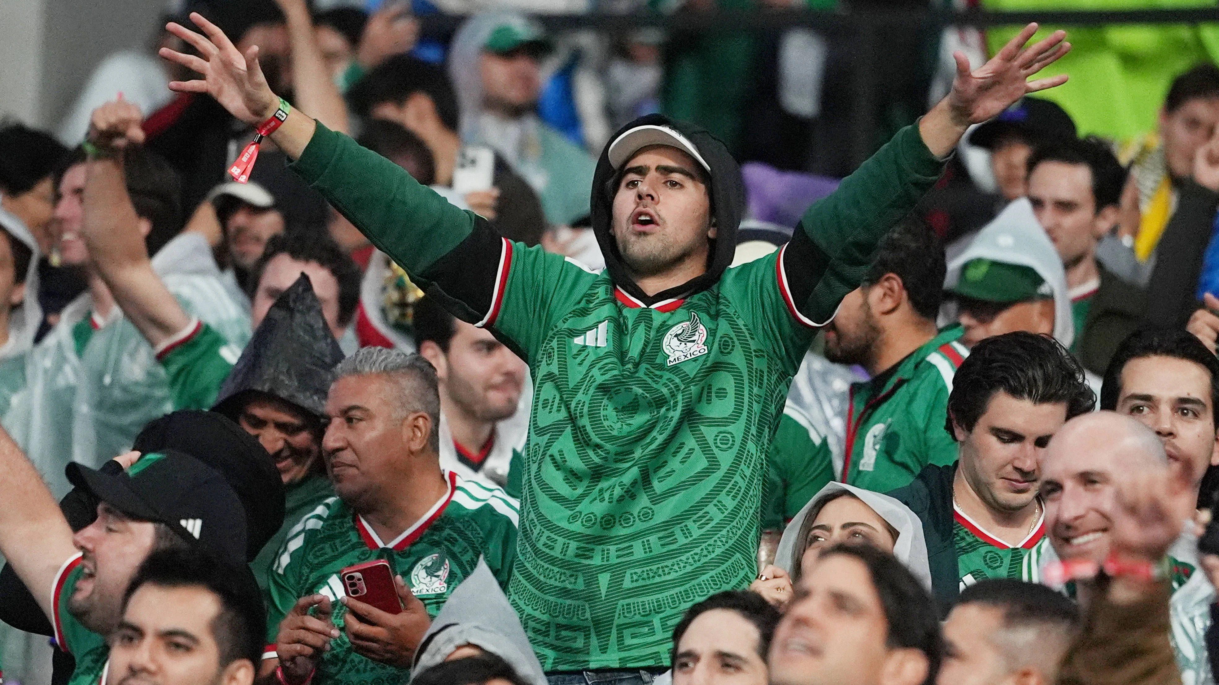 Mexico v Ecuador Round of 32 - FIFA World Cup, WM, Weltmeisterschaft, Fussball 2026 A Mexican football fan supports his national team, Nationalteam during the FIFA Word Cup 2026 round of 32 match between Mexico and Ecuador at Mexico City Stadium. on June 30, 2026 in Mexico City, Mexico. Photo by Ian Robles/ Eyepix Group Copyright: xIanxRobles/xEyepixxGroupx EL_30062026_189869JPEG