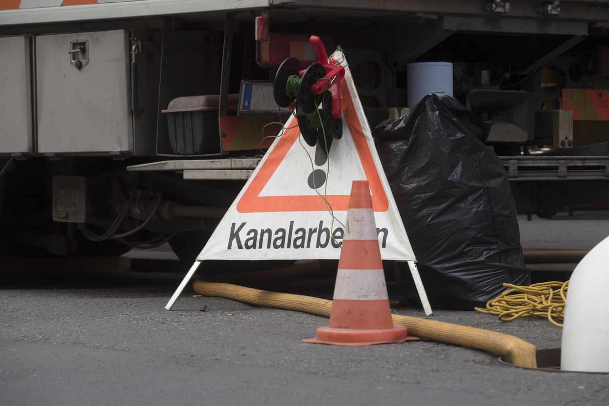 Bei Kanalarbeiten wurde Gasgeruch verströmt (Symbolbild).