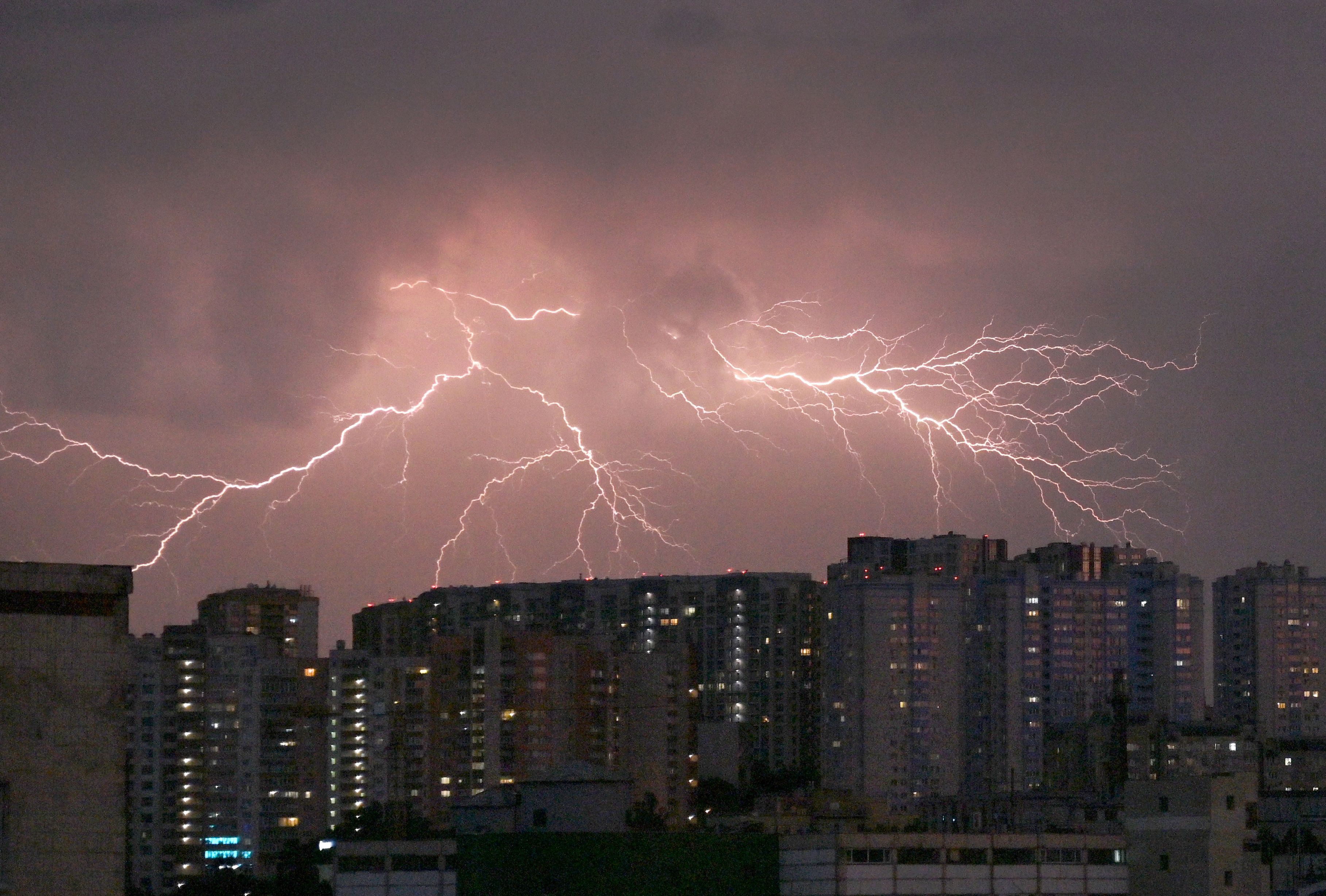 Heute.at - Kälte-Keule peitscht jetzt Unwetter nach Österreich