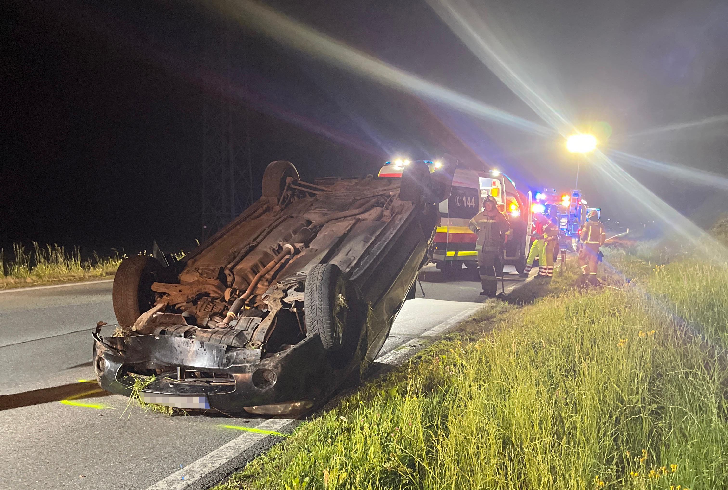 Heute.at - Pkw-Lenker schläft ein – Auto überschlägt sich auf B171