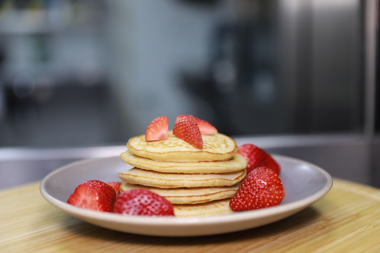 Pancake-Blumen mit Erdbeeren