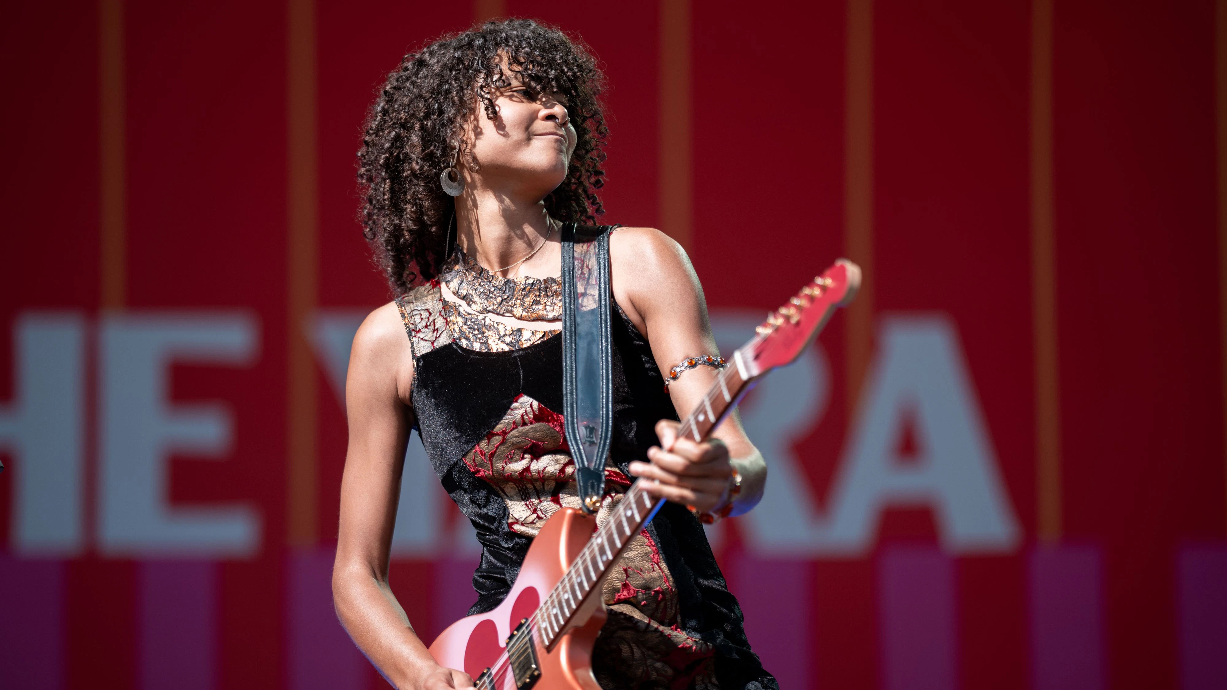 ABD0254_20250628 - LINZ - ÖSTERREICH: Uche Yara am Samstag, 28. Juni 2025, im Rahmen des Festivals "Lido Sounds" in Linz. - FOTO: APA/GEORG HOCHMUTH  _
