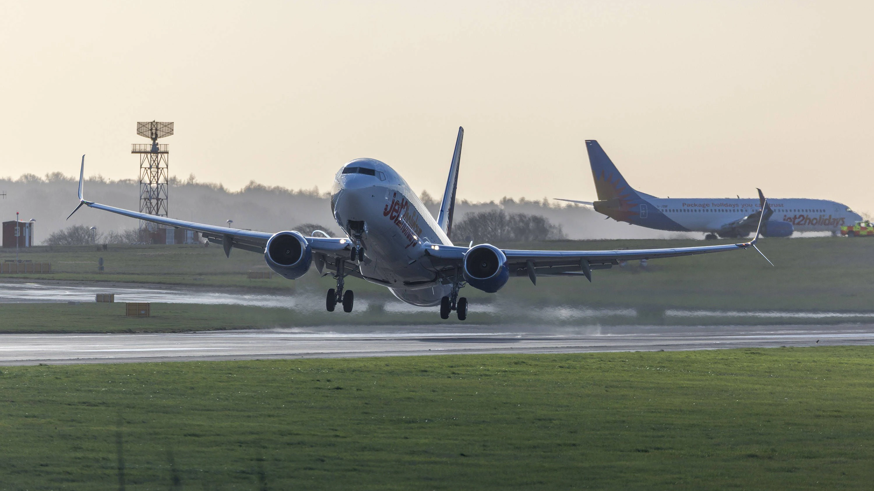 March 13, 2026, Leeds, Yorkshire, UK: Leeds UK. A Jet2 aircraft is blown sideways as it departs Leeds Bradford airport this morning in the strong crosswinds in Yorkshire. Leeds UK PUBLICATIONxINxGERxSUIxAUTxONLY - ZUMAl94_ 20260313_zaf_l94_002 Copyright: xAndrewxMccarenx