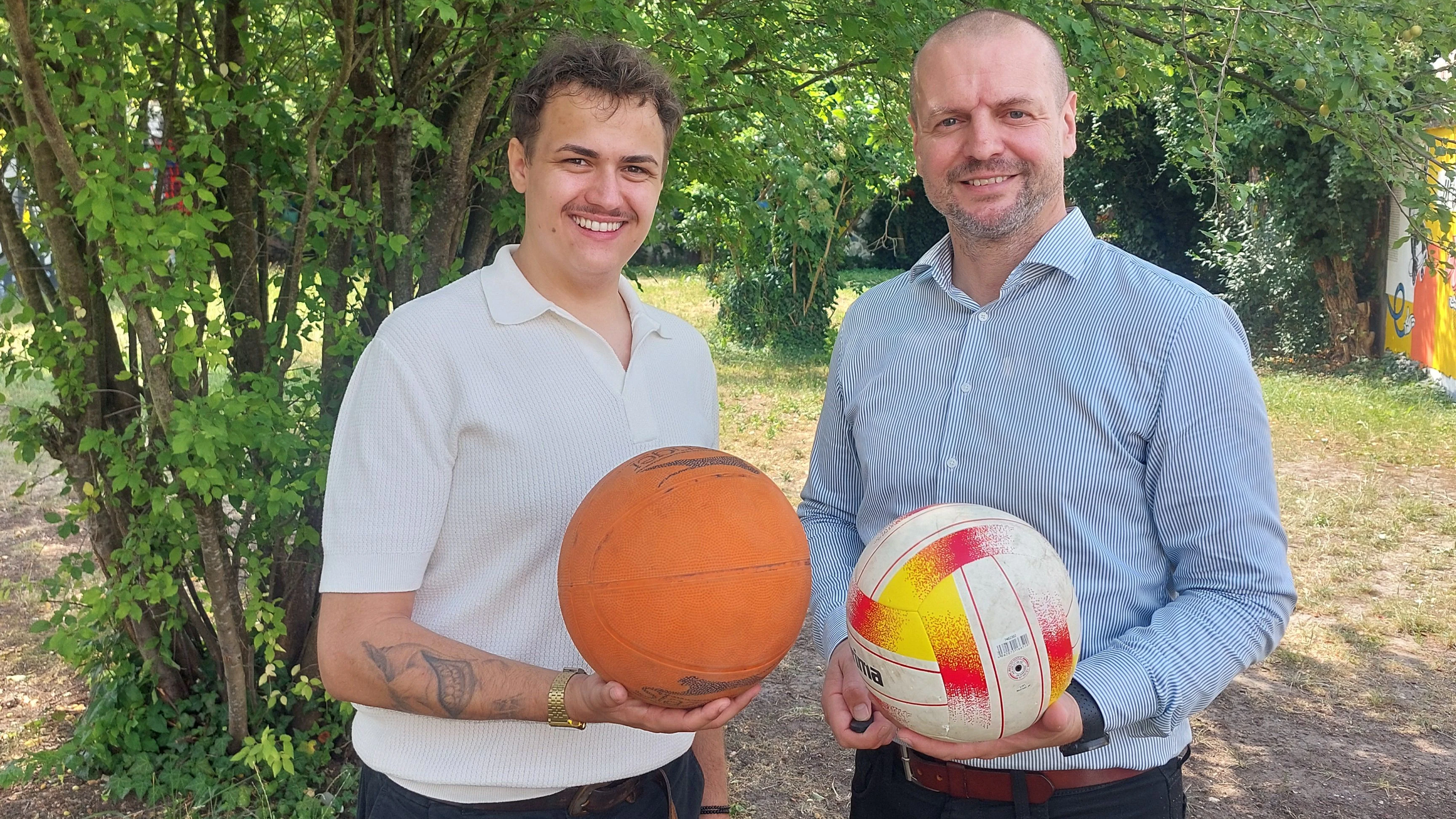 Gegen ein Ballspiel-Verbot: Alessandro Schatzmann (li.) und Thomas Rammerstorfer von den Grünen