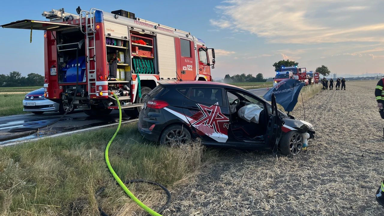 Heute.at - Pkw kommt auf Gegenfahrbahn – Frau rettet sich ins Feld