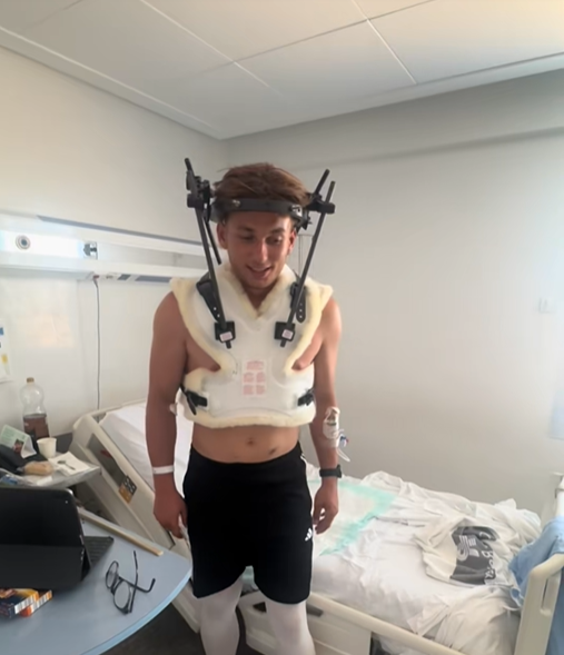 Max brach sich bei einem Sprung in einen Pool auf Mallorca doppelt das Genick. 