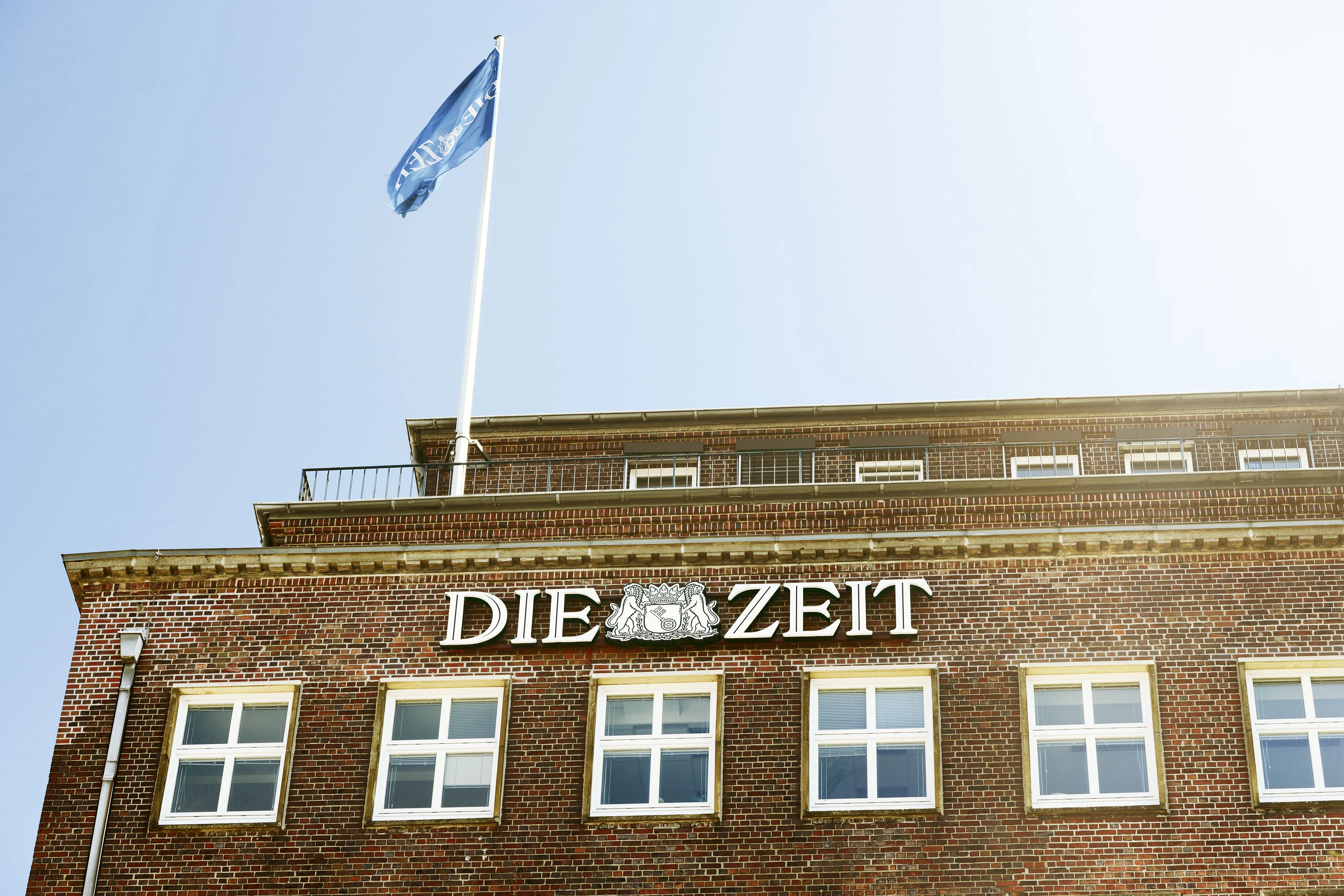 Seit 2024 schreibt Ewald Arenz eine Kolumne in der Wochenzeitung Die Zeit