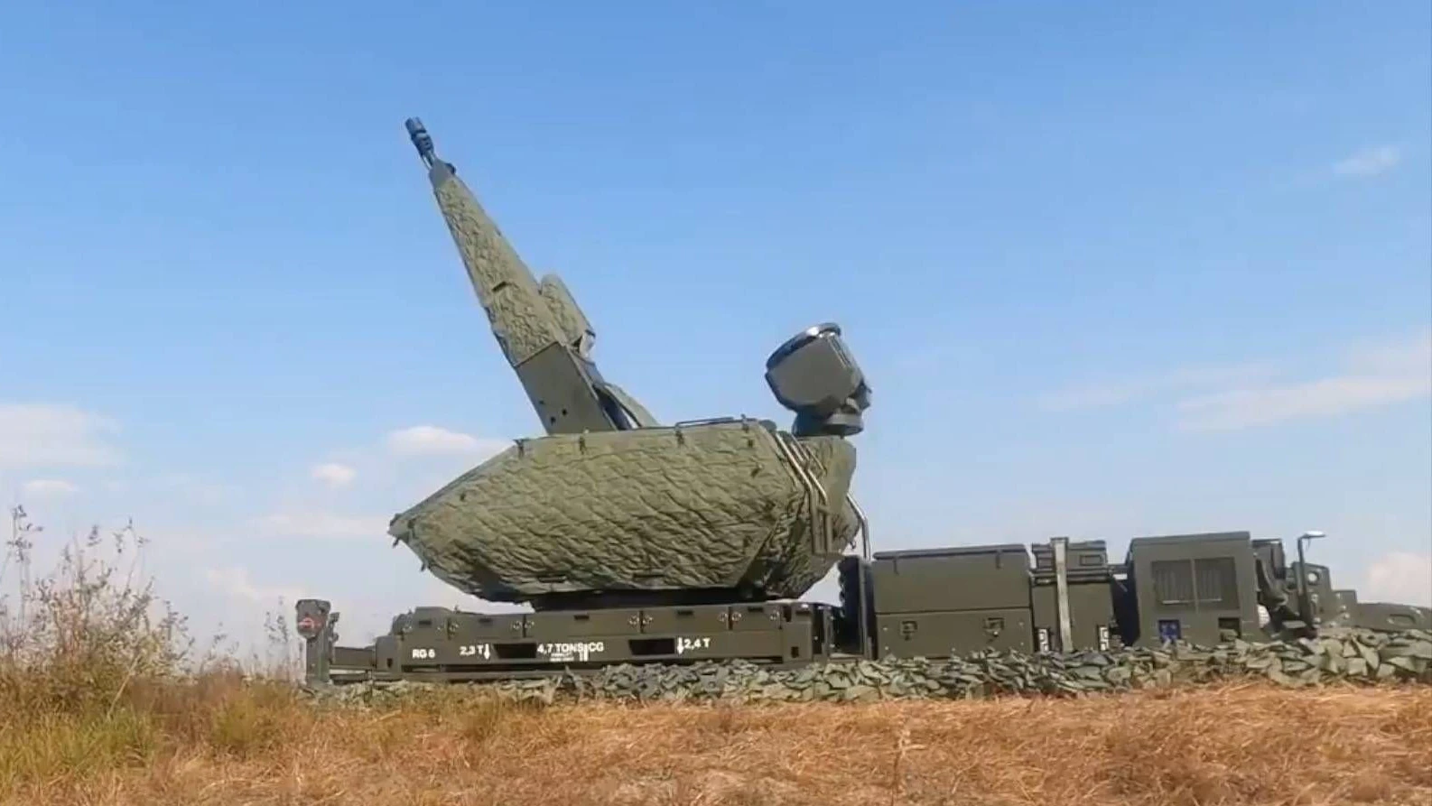 RECORD DATE NOT STATED 265493.jpg Ukraine Ministry of Defence released video on Sept 25, 2024 to shows itsr air defense forces training with the German-made Skynex short range air defence system equipped with the Mk3 35mm revolver cannon. Skynex is a short-range air defense system developed by the German company Rheinmetall. Ukraine has received two Skynex systems from Germany. The agreement for the supply of these systems was announced in December 2022, and deliveries took place in 2023. The integration of these systems into the Ukrainian arsenal represents progress in modernizing its air defense capabilities. Ukraine MOD via EYEPRESS EDITORIAL USE ONLY PUBLICATIONxNOTxINxCHNxHKGxTPE Copyright: xx 265493 x eyepress124642