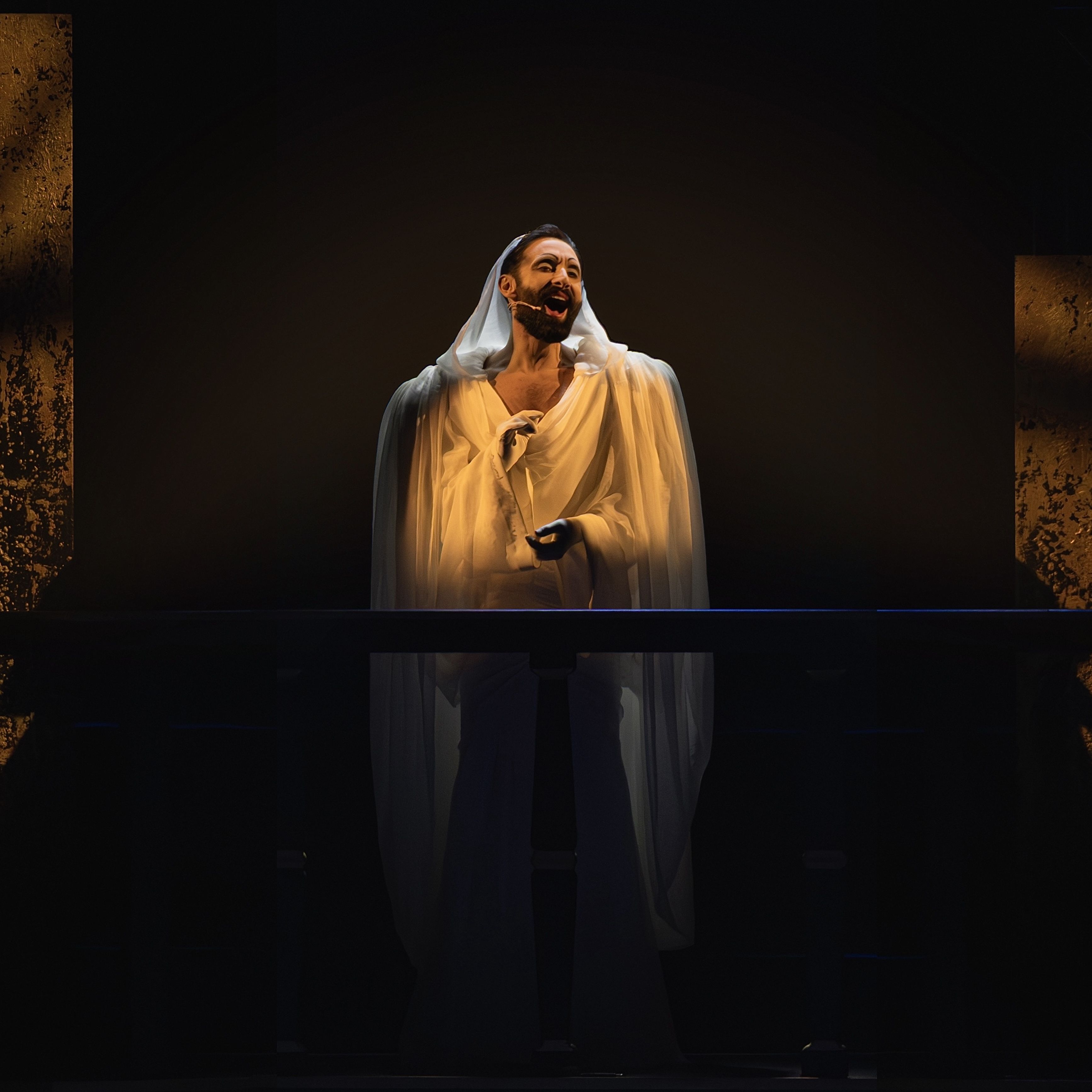 Romeo & Julia – Liebe ist alles: Tom Neuwirth alias Conchita Wurst als Todesengel