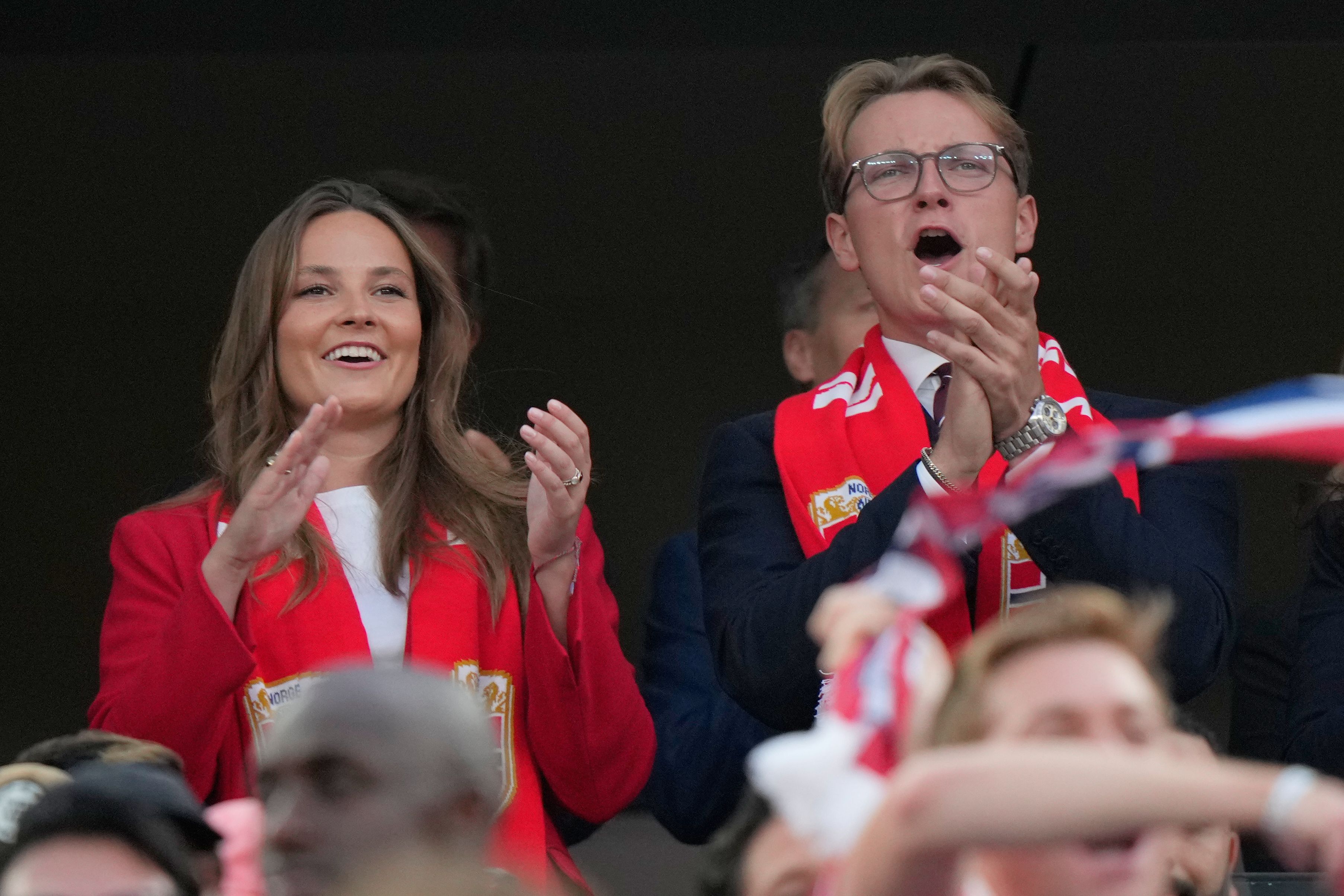 Prinzessin Ingrid Alexandra und Prinz Sverre Magnus beim WM-Gruppenspiel zwischen Norwegen und Senegal in New Jersey am Montag, dem 22. Juni.