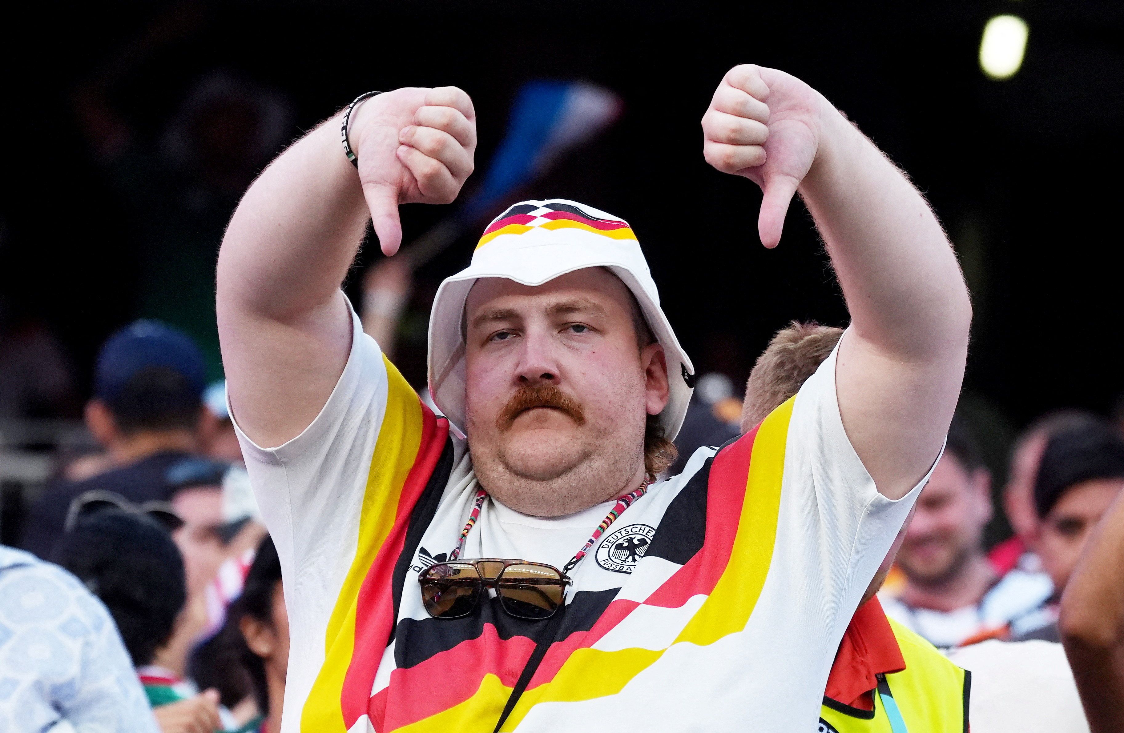 Ein deutscher Fan beim Aus gegen Paraguay