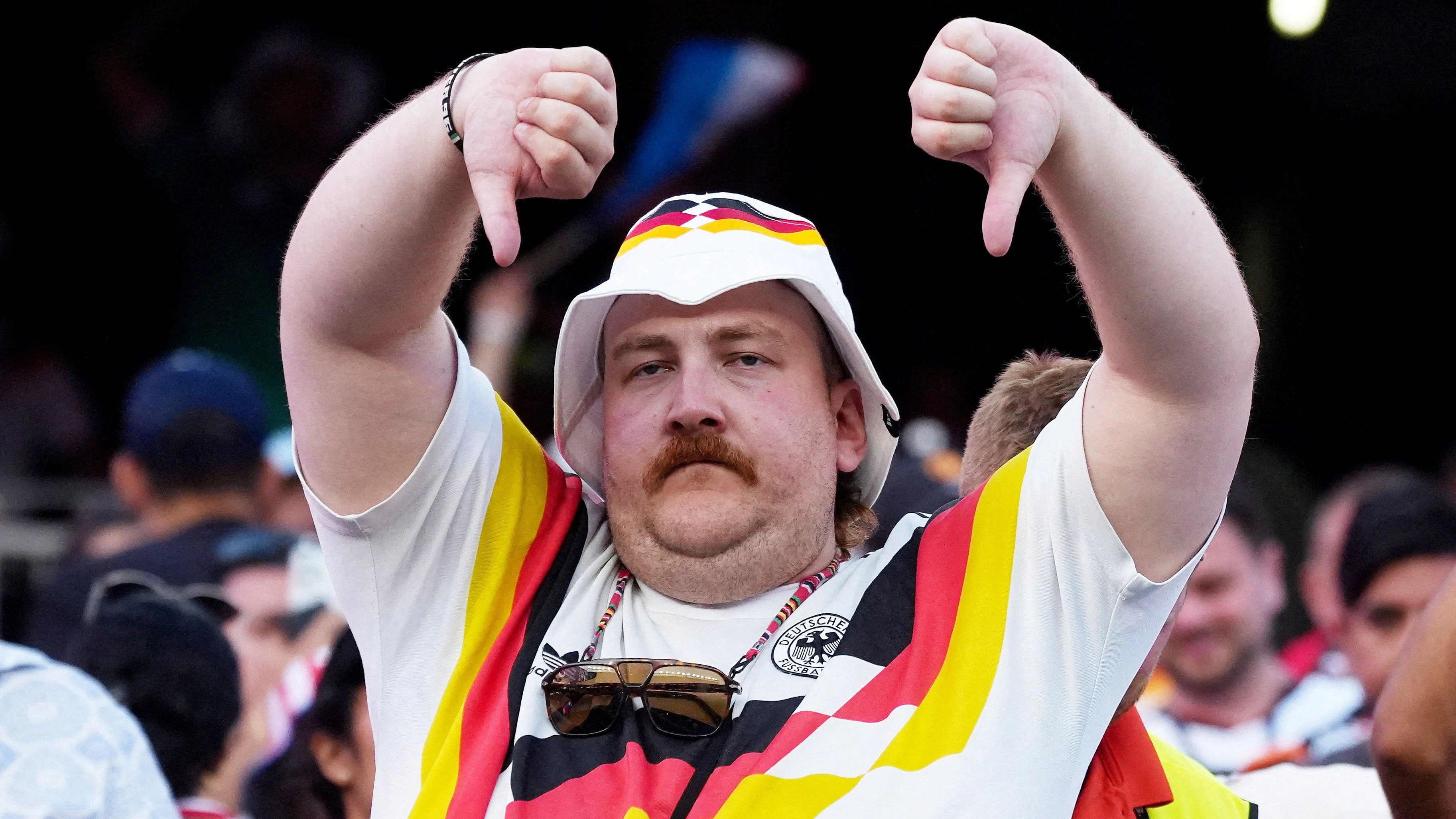 Ein deutscher Fan beim Aus gegen Paraguay