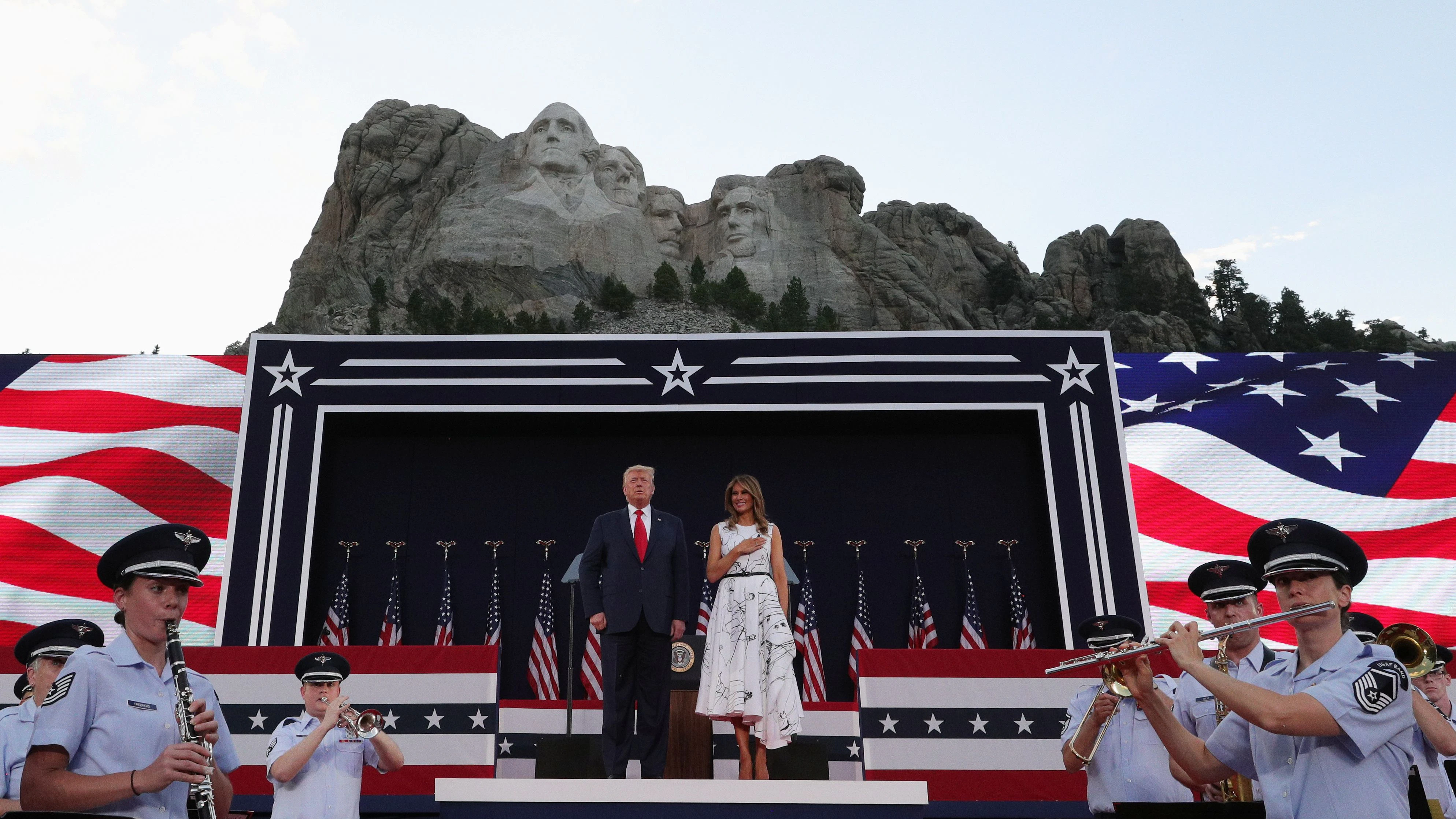US-Präsident <strong>Donald Trump</strong> und First Lady <strong>Melania Trump</strong> vor dem Mount Rushmore. (Foto aus 2020)