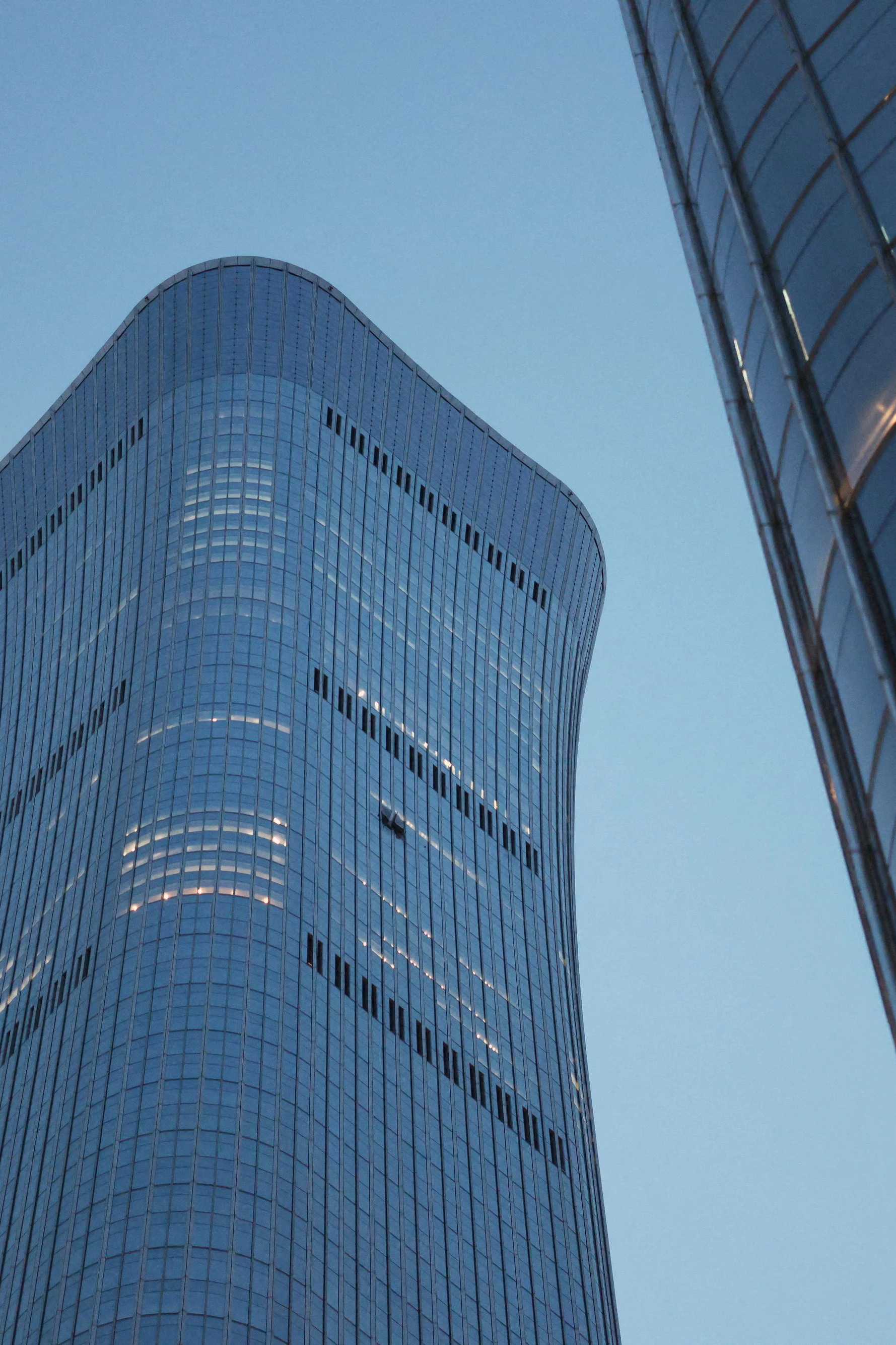 Das Kleinflugzeug schlug im obersten Drittel des 528 Meter hohen CITIC Towers ein