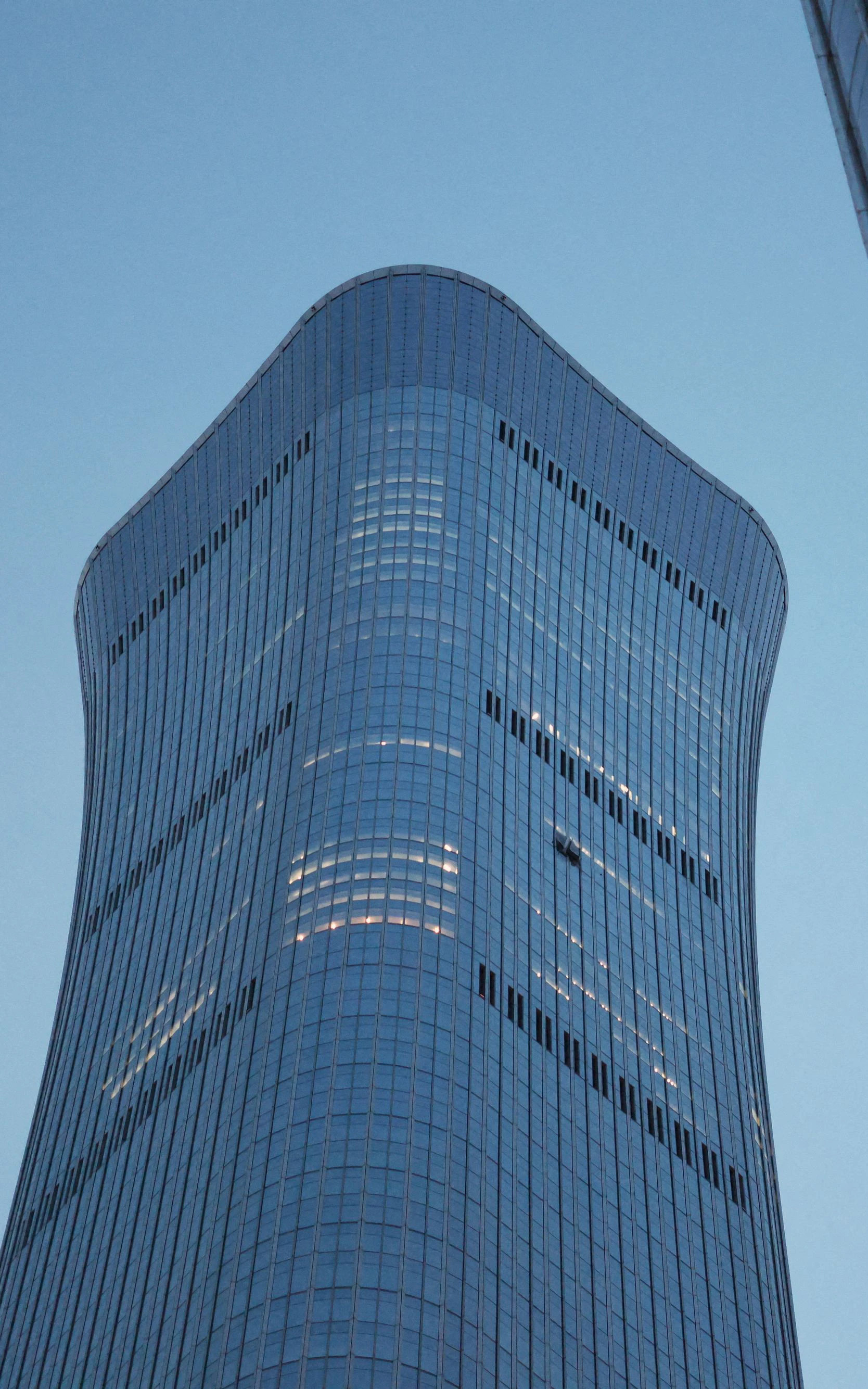 Stell dir vor, ein Flugzeug kracht in Pekings größtes Hochhaus …
