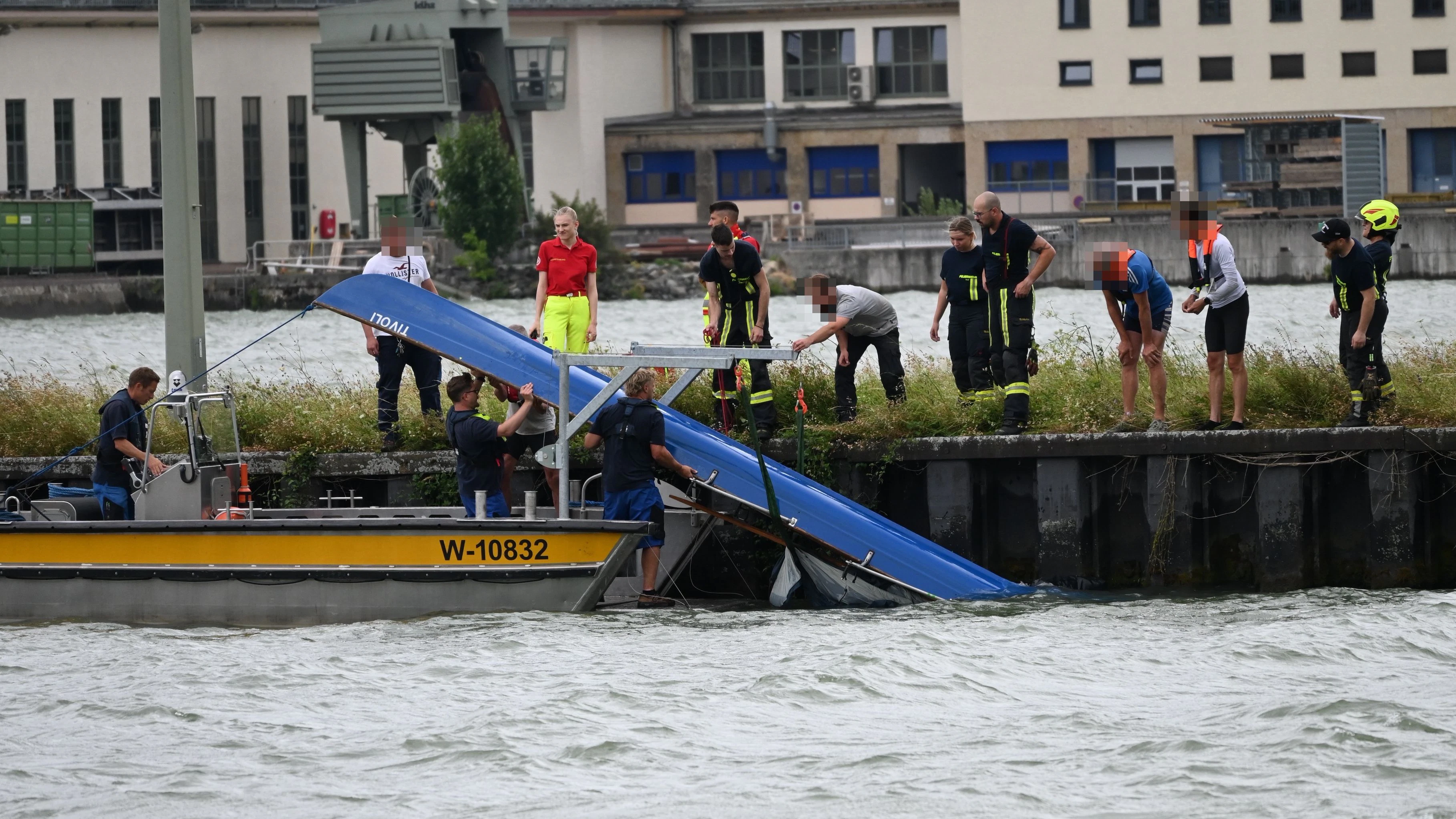 Heute.at - Kajaks, Kanus kenterten auf Donau – 8 Menschen gerettet