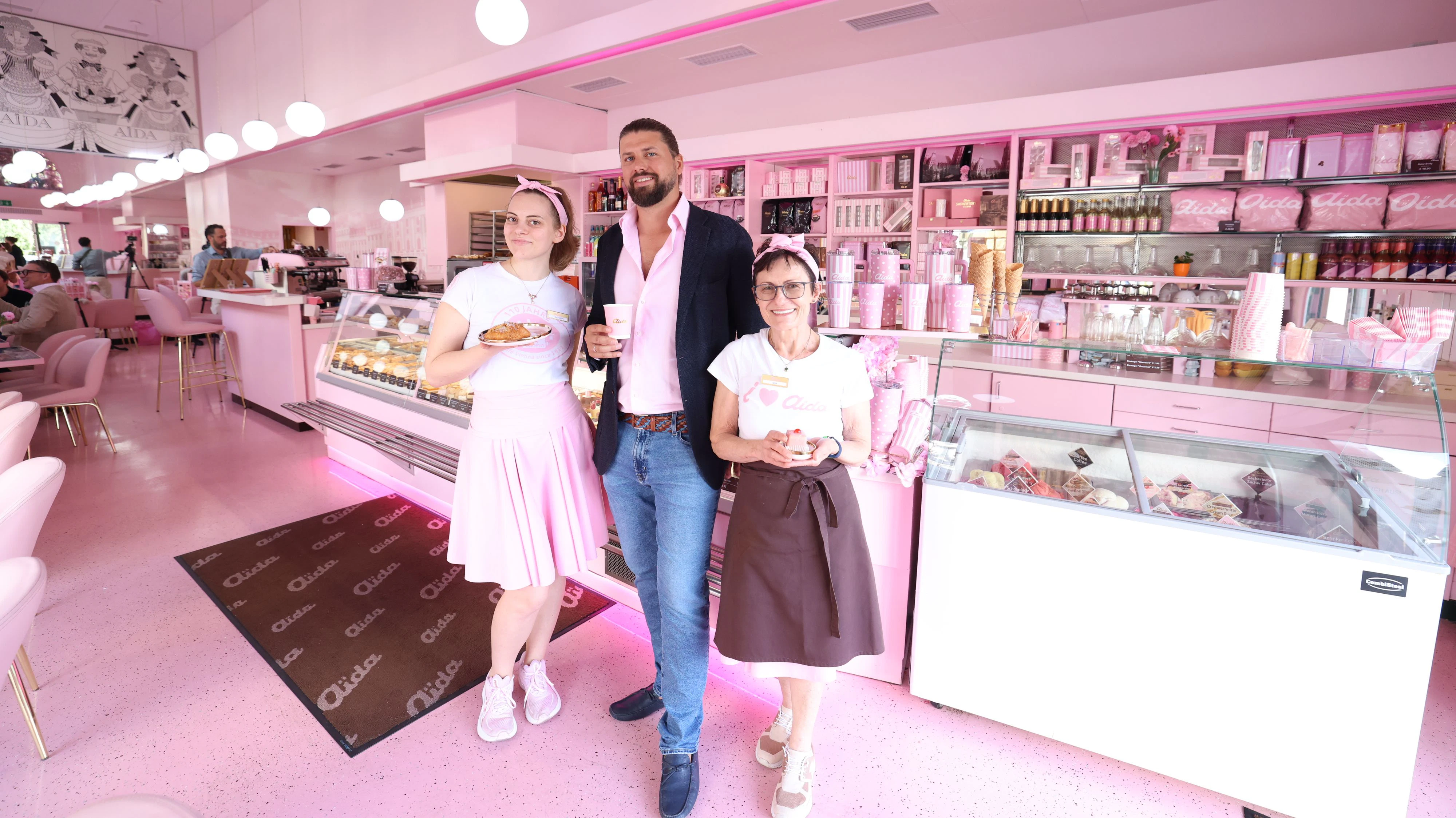 Heute.at - Alles wird rosa! Aida will mit Wien die Welt erobern
