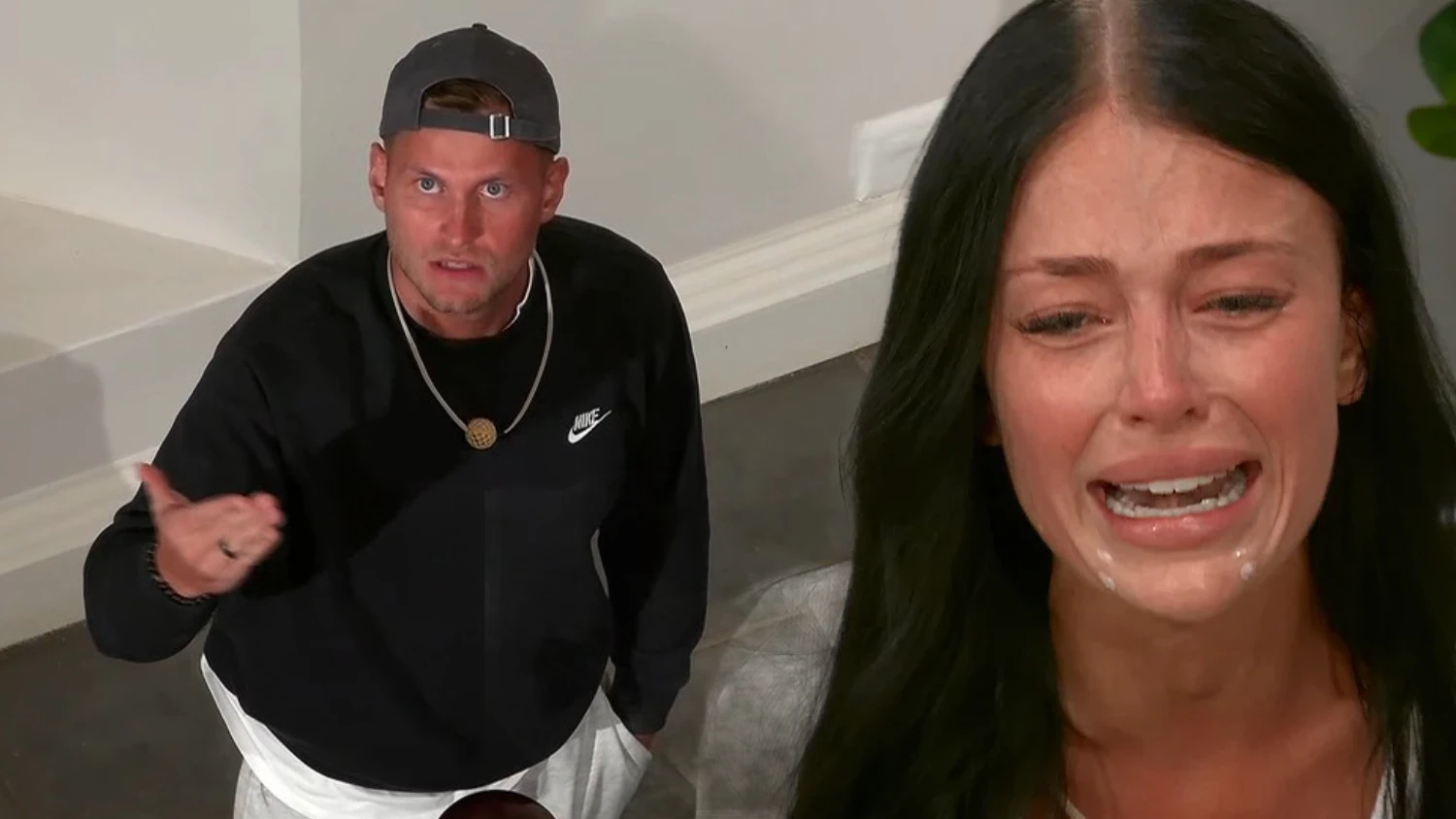 Vanessa rastet völlig aus und beleidigt ihren Ex aufs Übelste.