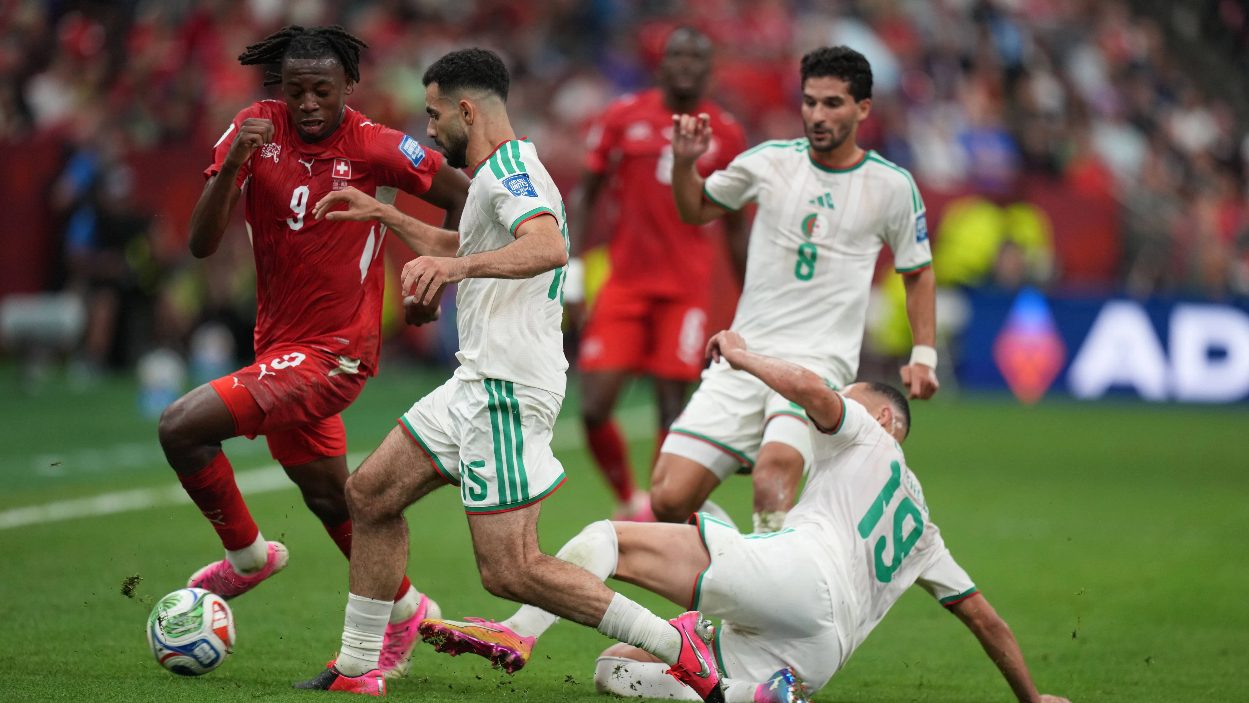 Switzerland v Algeria - FIFA World Cup, WM, Weltmeisterschaft, Fussball 2026 - Round of 32 VANCOUVER, CANADA - JULY 02: Nabil Bentaleb R of Algeria in action against Johan Manzambi 9 of Switzerland during the 2026 FIFA World Cup Round of 32 match between Switzerland and Algeria at BC Place Vancouver Stadium in Vancouver, British Columbia, Canada on July 02, 2026. Ercin Erturk / Anadolu British Columbia Canada. Editorial use only. Please get in touch for any other usage. PUBLICATIONxNOTxINxTURxUSAxCANxUKxJPNxITAxFRAxAUSxESPxBELxKORxRSAxHKGxNZL Copyright: x2026xAnadoluxErcinxErturkx