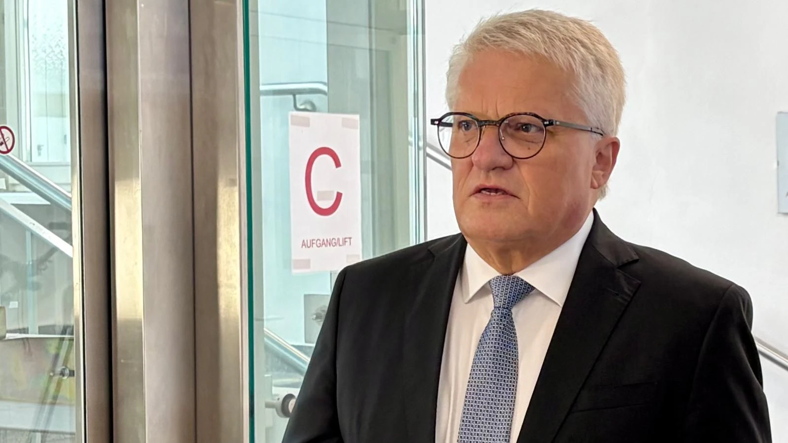 Klaus Luger, ehemaliger Linzer Bürgermeister, am Freitag vor Beginn der Verhandlung