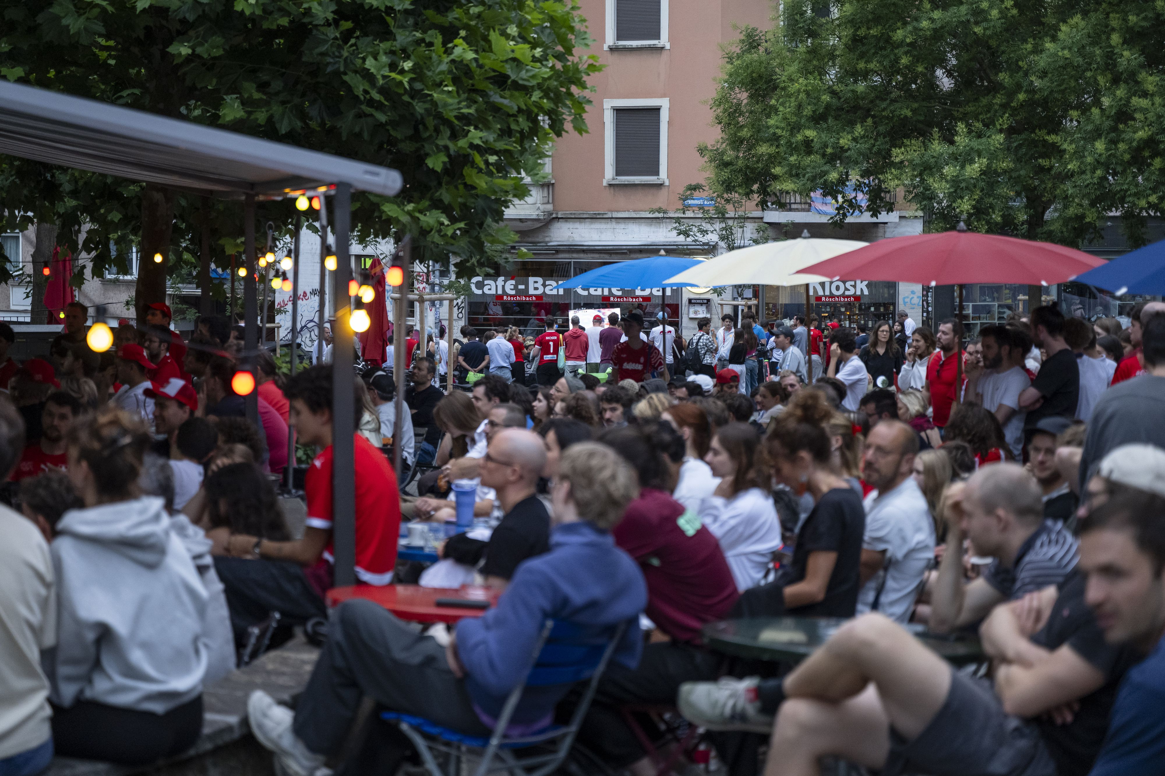 Ein Österreicher rastete in einem Public-Viewing-Bereich in Klagenfurt aus.