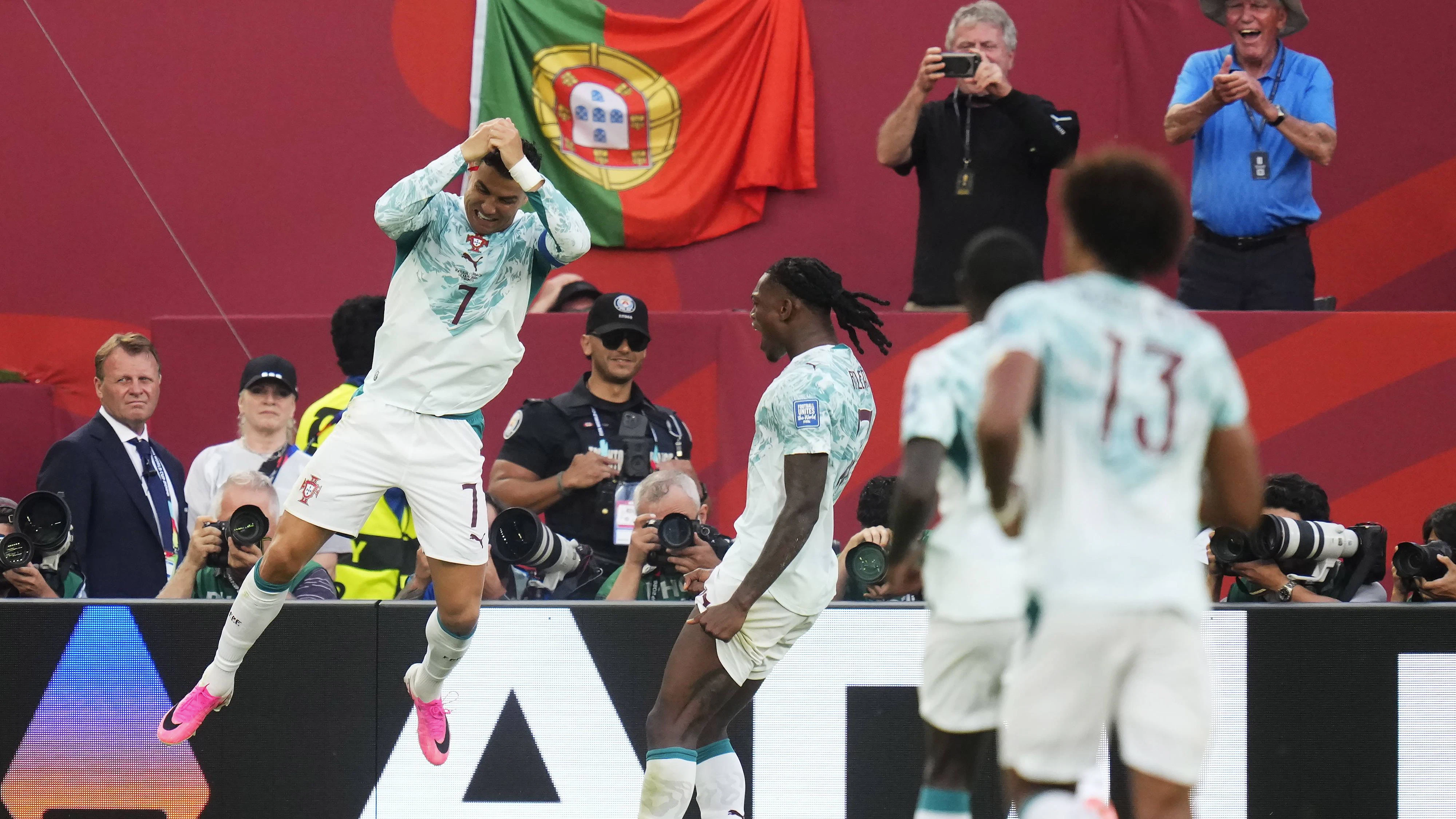July 2, 2026, Toronto, On, CANADA: Portugal s Cristiano Ronaldo 7 celebrates his goal against Croatia during the second half of a World Cup round of 32 soccer match, in Toronto on Thursday, July 2, 2026. Canada News - July 2, 2026 PUBLICATIONxINxGERxSUIxAUTxONLY - ZUMAc35_ 20260702_zaf_c35_175 Copyright: xChrisxYoungx