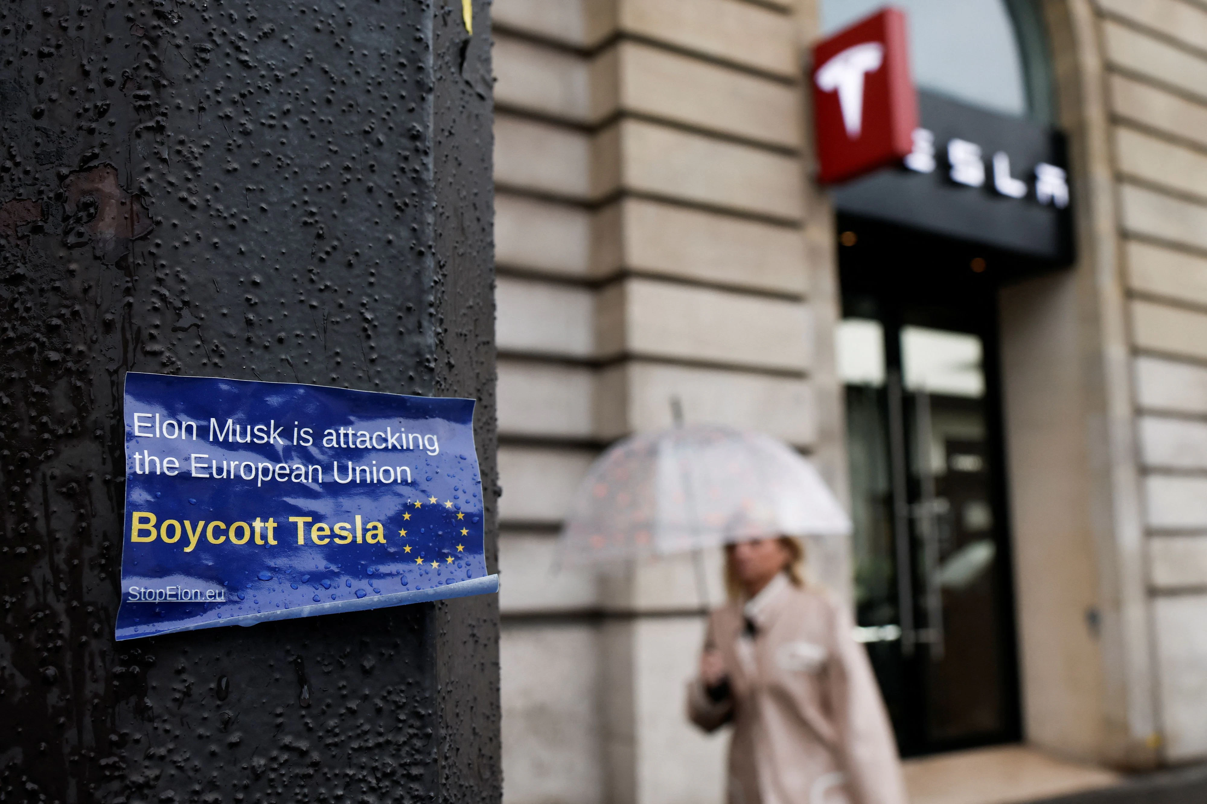 Der Protest gegen Musk und seinen Einfluss durchzog 2025 fast alle Gesellschaftsschichten in Europa