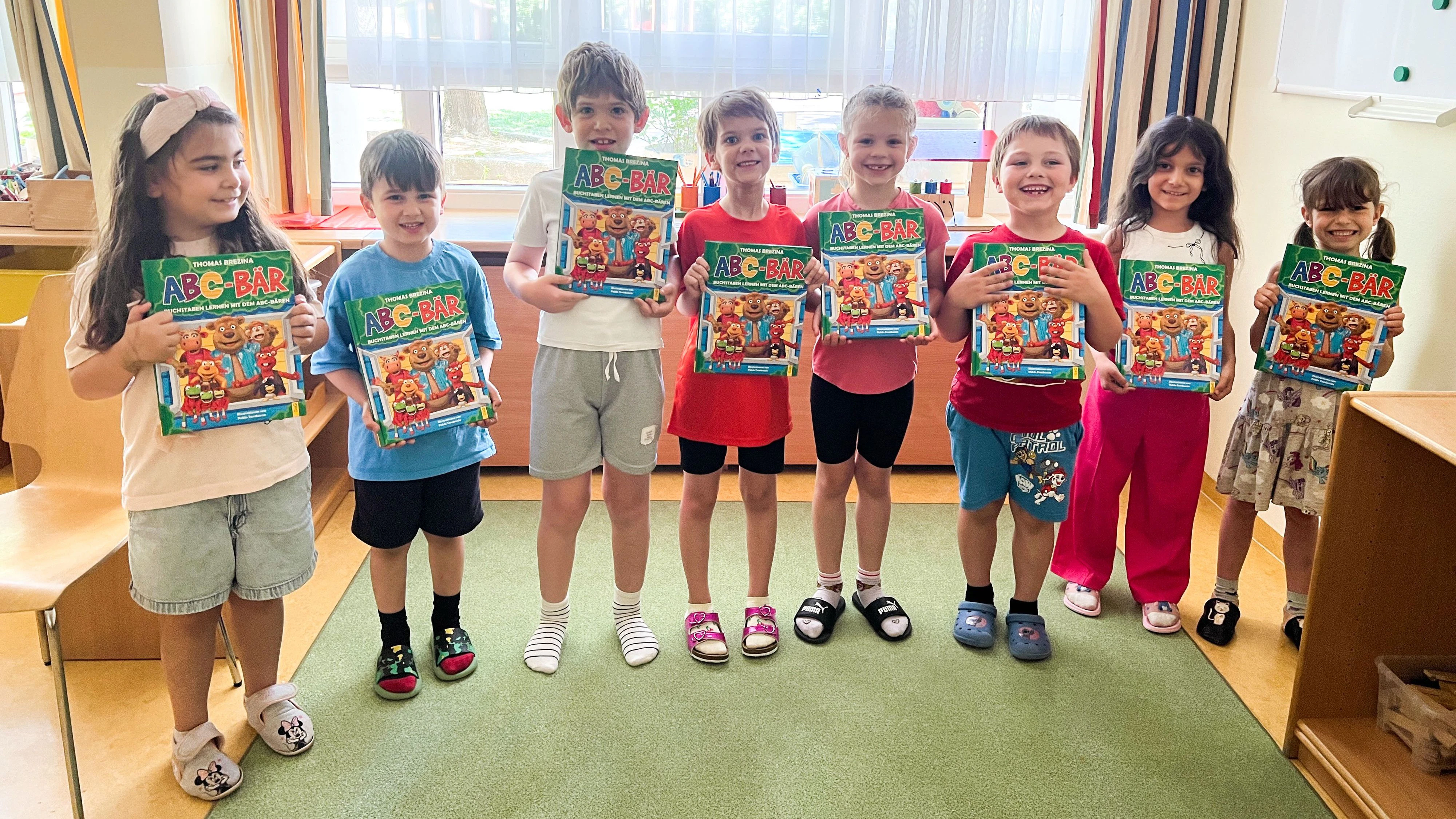 Wiener Star-Autor schenkt Kindern 7.000 Bücher
