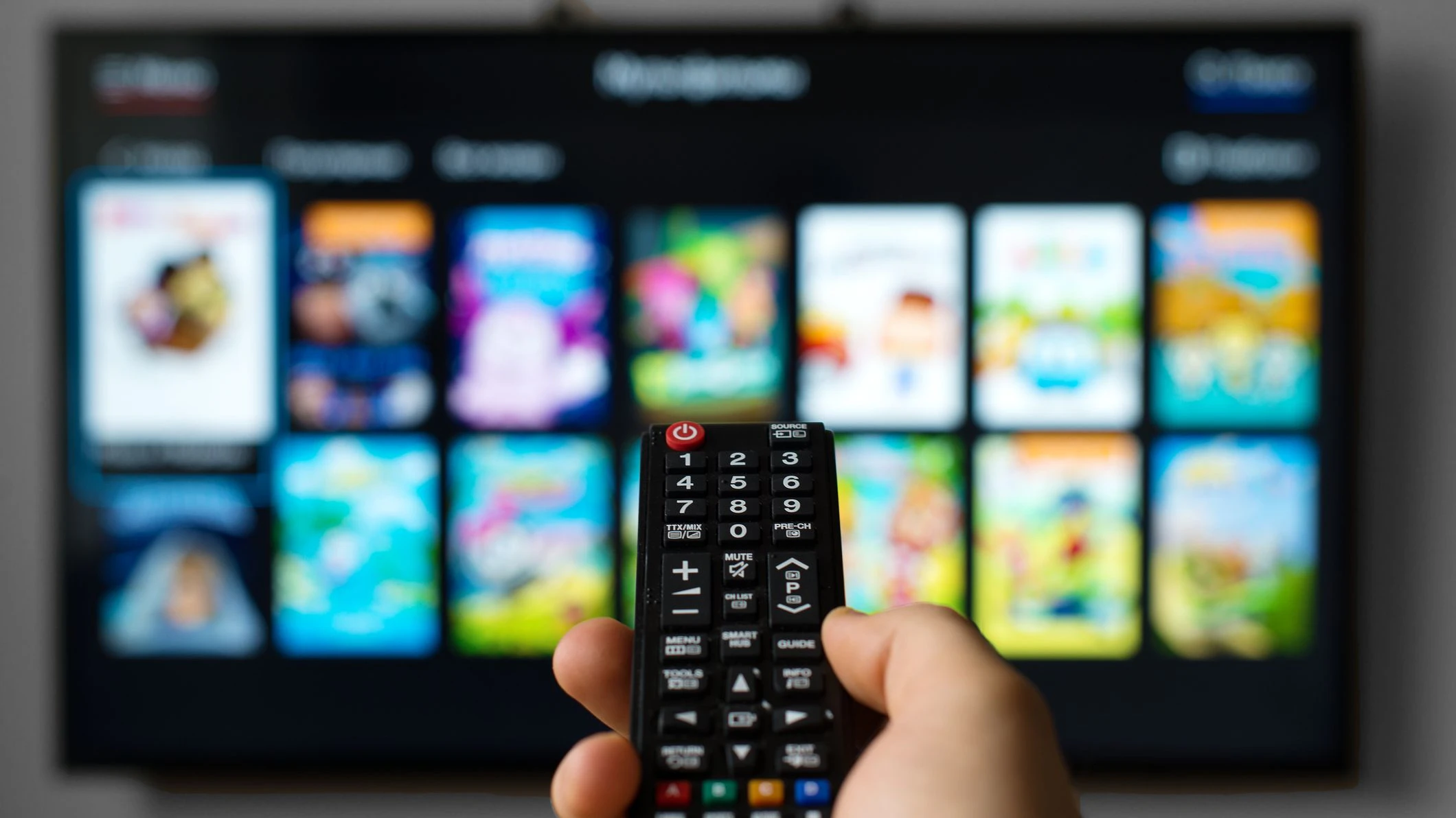 Die Männer sollten nur den TV der Nachbarin einstellen, doch das klappte nicht.