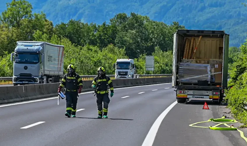 Aus einem Lkw ist auf der Pyhrnautobahn Gefahrgut ausgetreten.