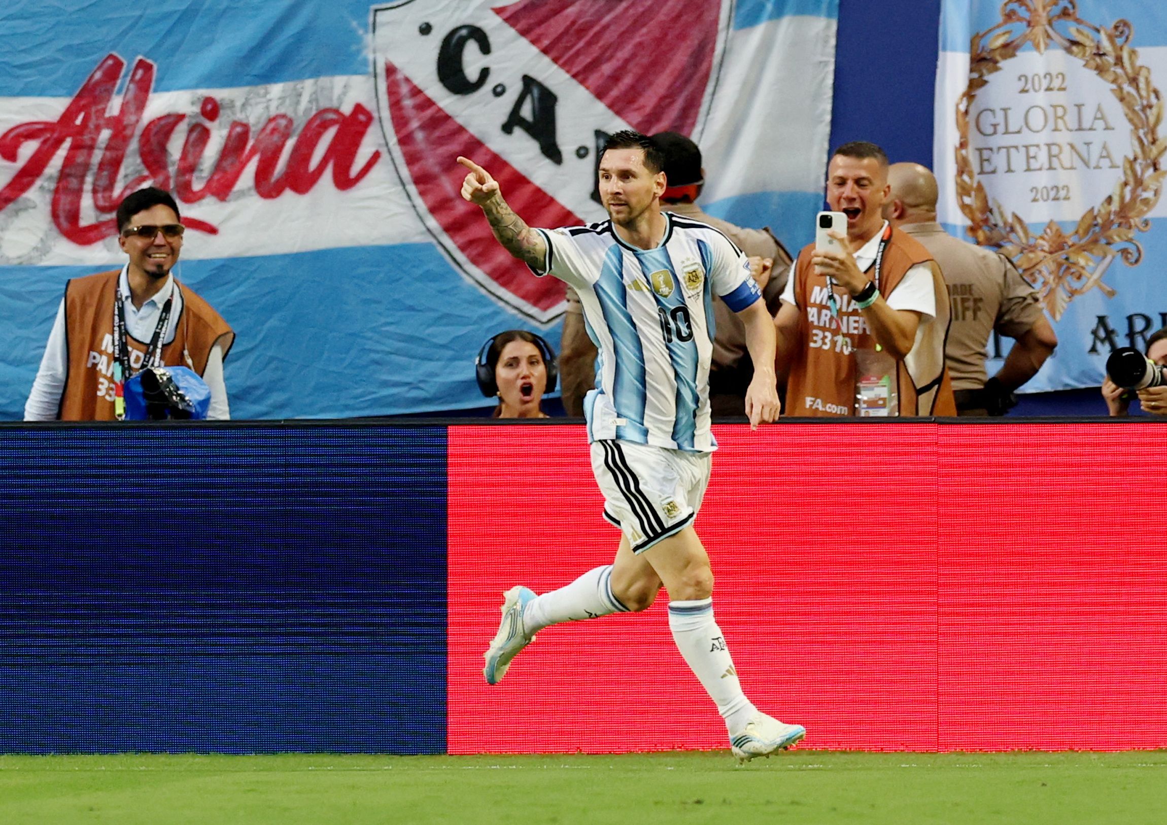 Jubel bei Fußball-Star Lionel Messi. 