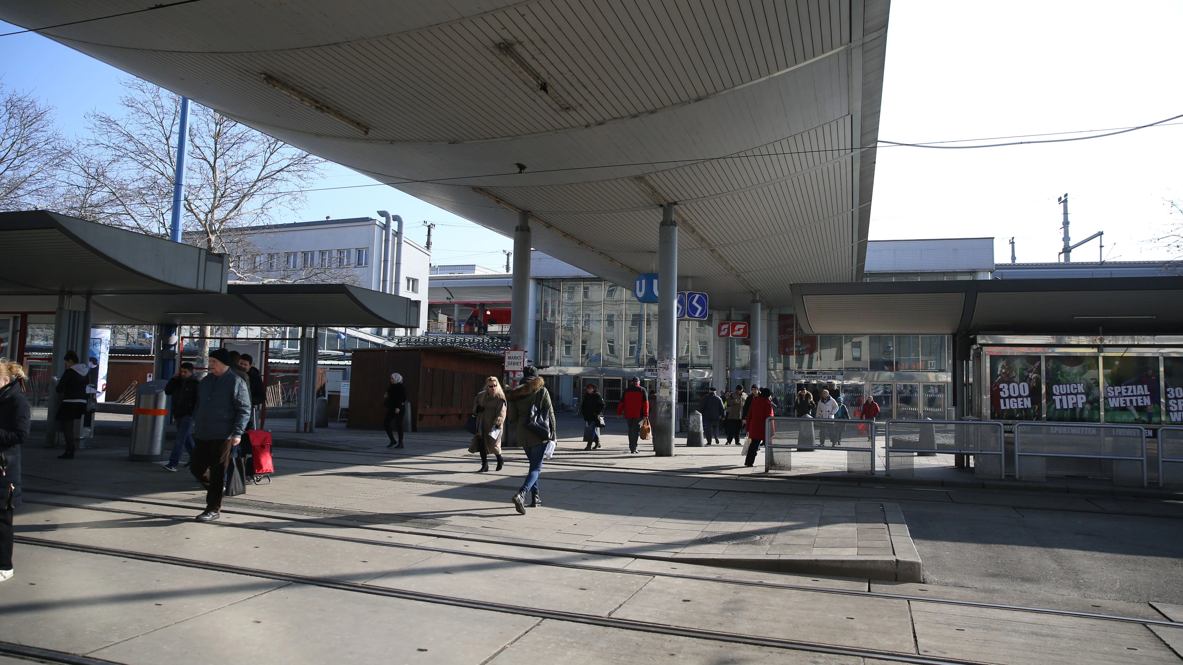 20180215 / help u initiative am bahnhof floridsdorf / foto: sabine hertel / tageszeitung heute