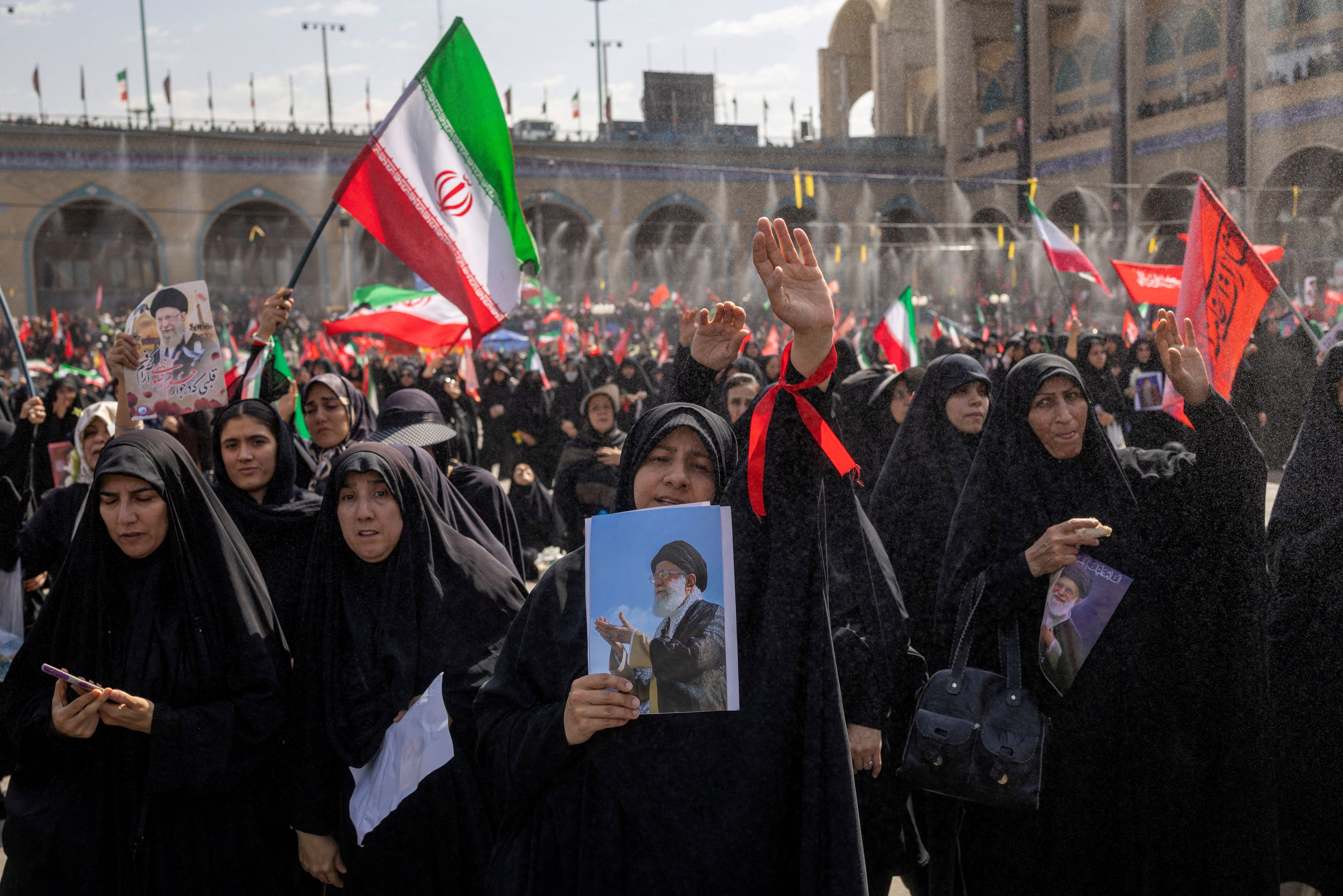 Heute.at - Millionen trauern bei Iran-Begräbnis – und wollen Rache