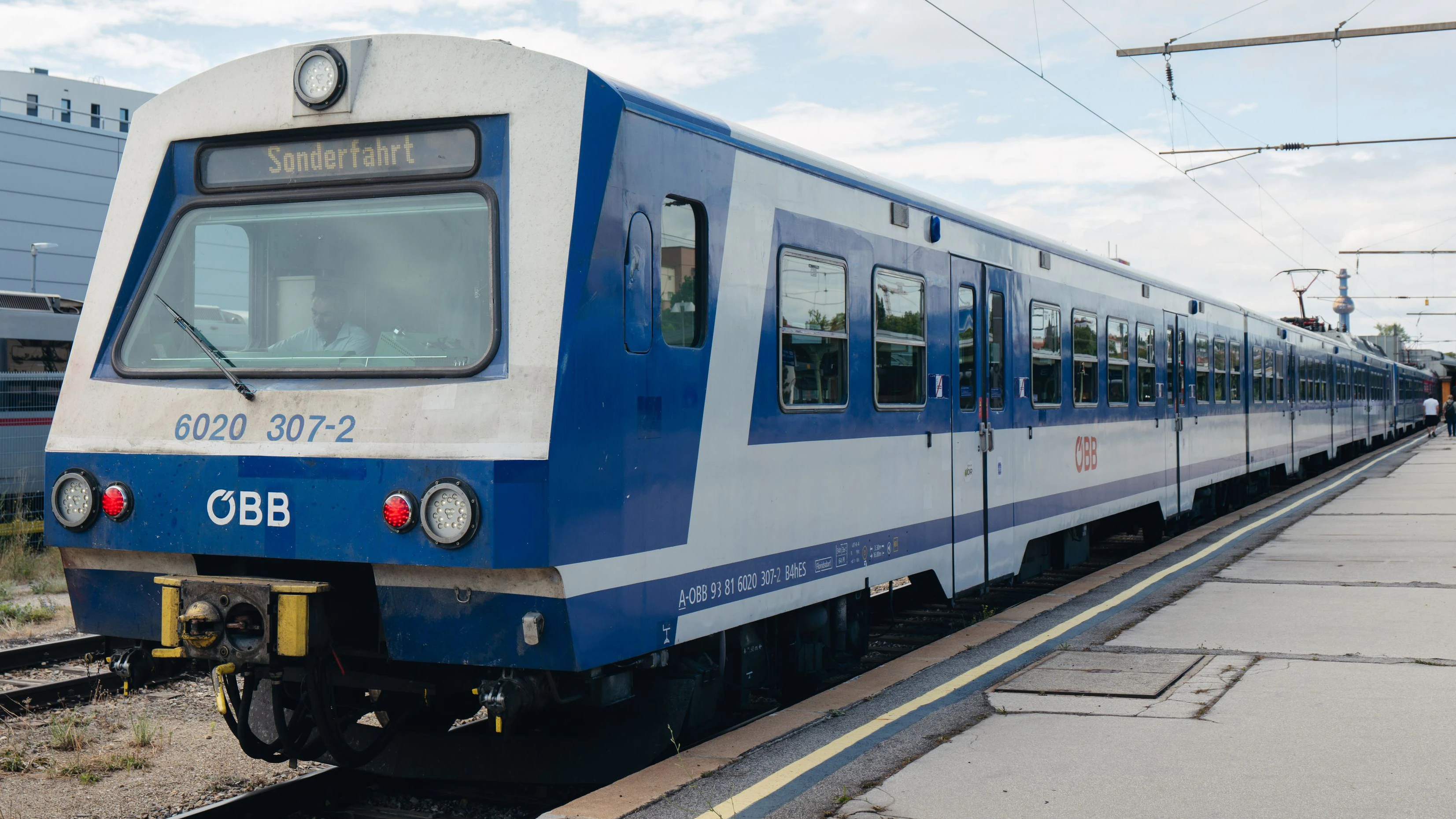Heute.at - Letzte Fahrt von legendärem ÖBB-Zug: Rettet den 4020