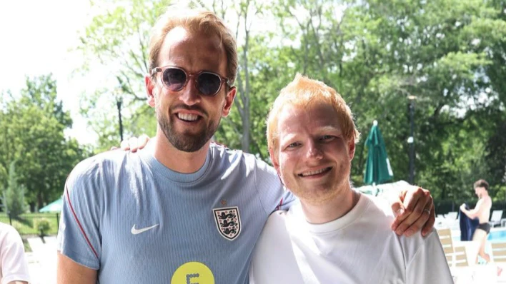 Heute.at - Ed Sheeran überrascht England-Stars vor WM-Kracher