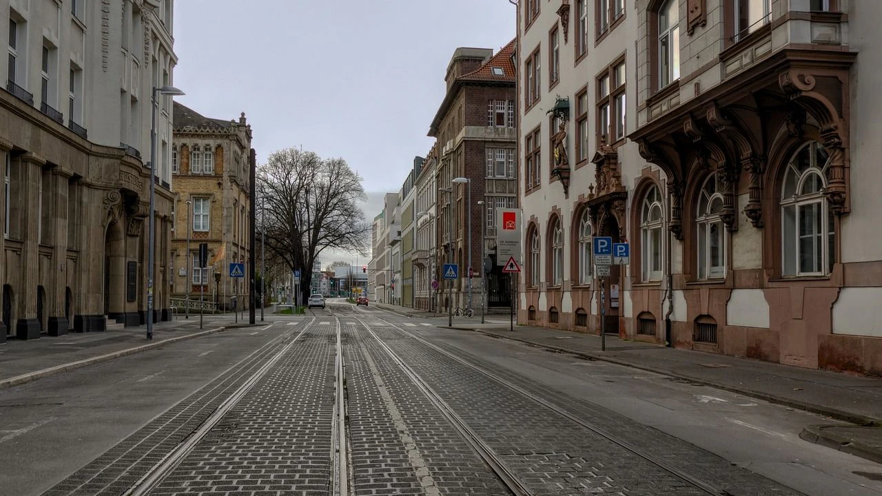 Hannover Straße mit Straßenbahn