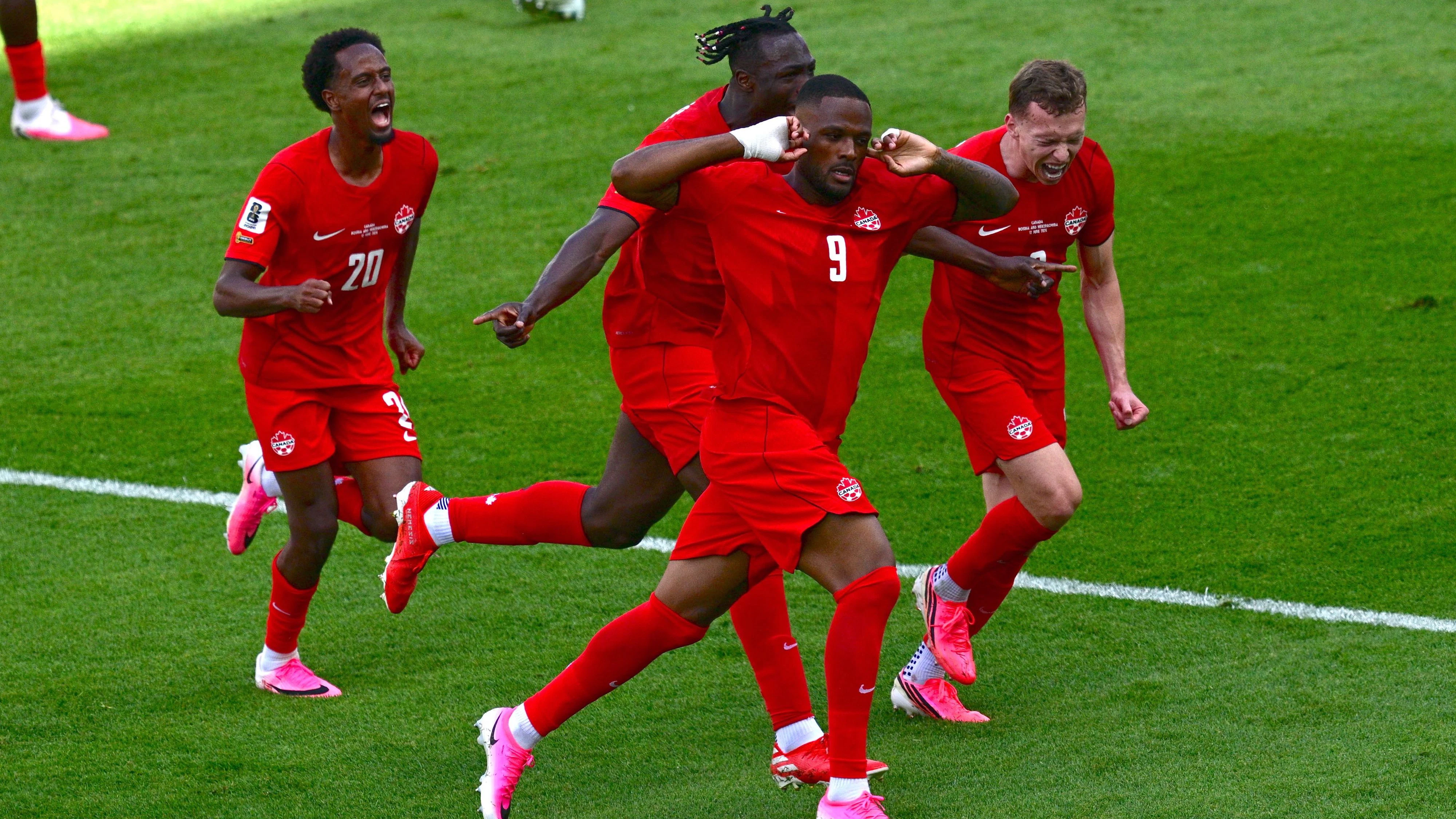TORONTO,CANADA,12.JUN.26 - SOCCER - FIFA World Cup 2026, USA, Mexico, Canada, group stage, Canada vs Bosnia and Herzegovina. Image shows the rejoicing of Cyle Larin (CAN). Photo: GEPA pictures/ ZUMA Press/ The Canadian Press/ Sammy Kogan - ATTENTION - COPYRIGHT FOR AUSTRIAN CLIENTS ONLY