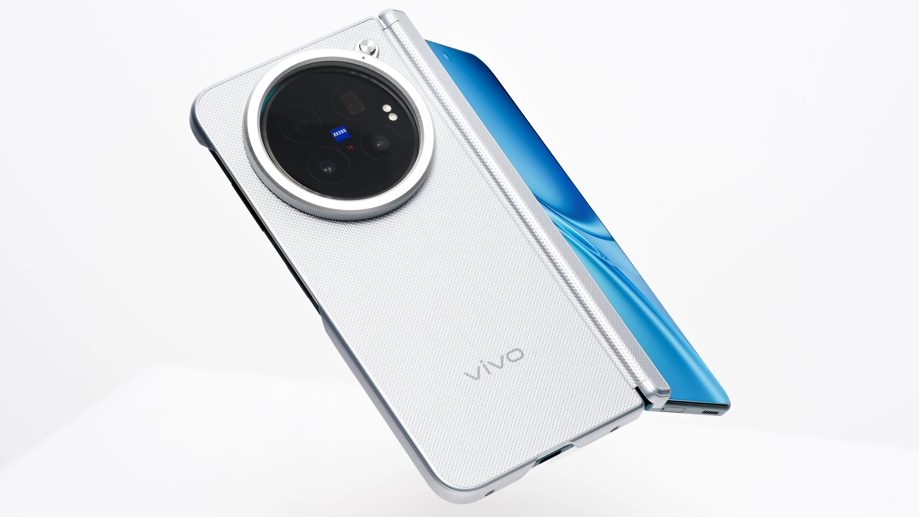 Das Gerät bietet ein 8,02 Zoll großes Innendisplay, einen 7.000-mAh-Akku sowie ein Zeiss-Kamerasystem mit einer 200-Megapixel-Hauptkamera.