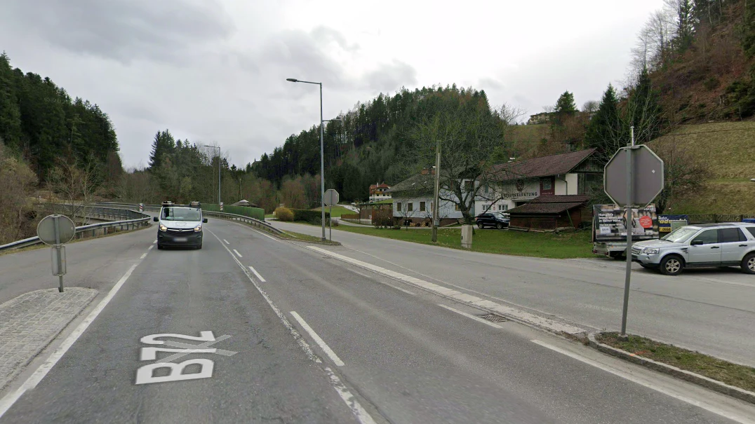 Der 65-Jährige war mit seinem Motorrad von Birkfeld in Richtung Anger unterwegs.