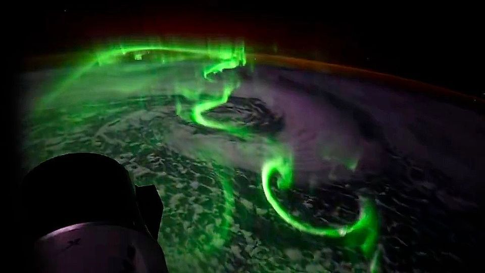 Heute.at - Polarlichter tanzen! Spektakuläre Bilder von der ISS