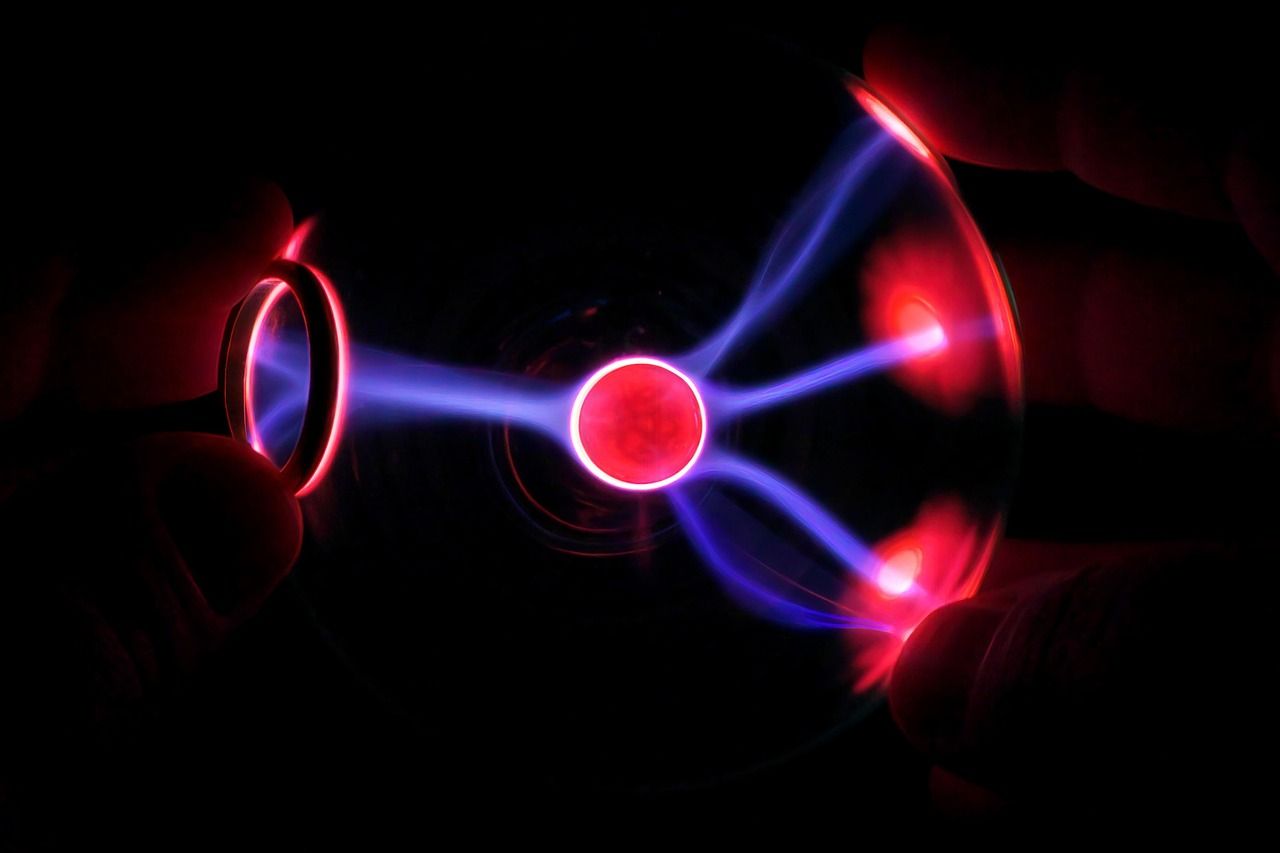 Leuchtende Plasmakugel - Symbol für Fusionsstrom